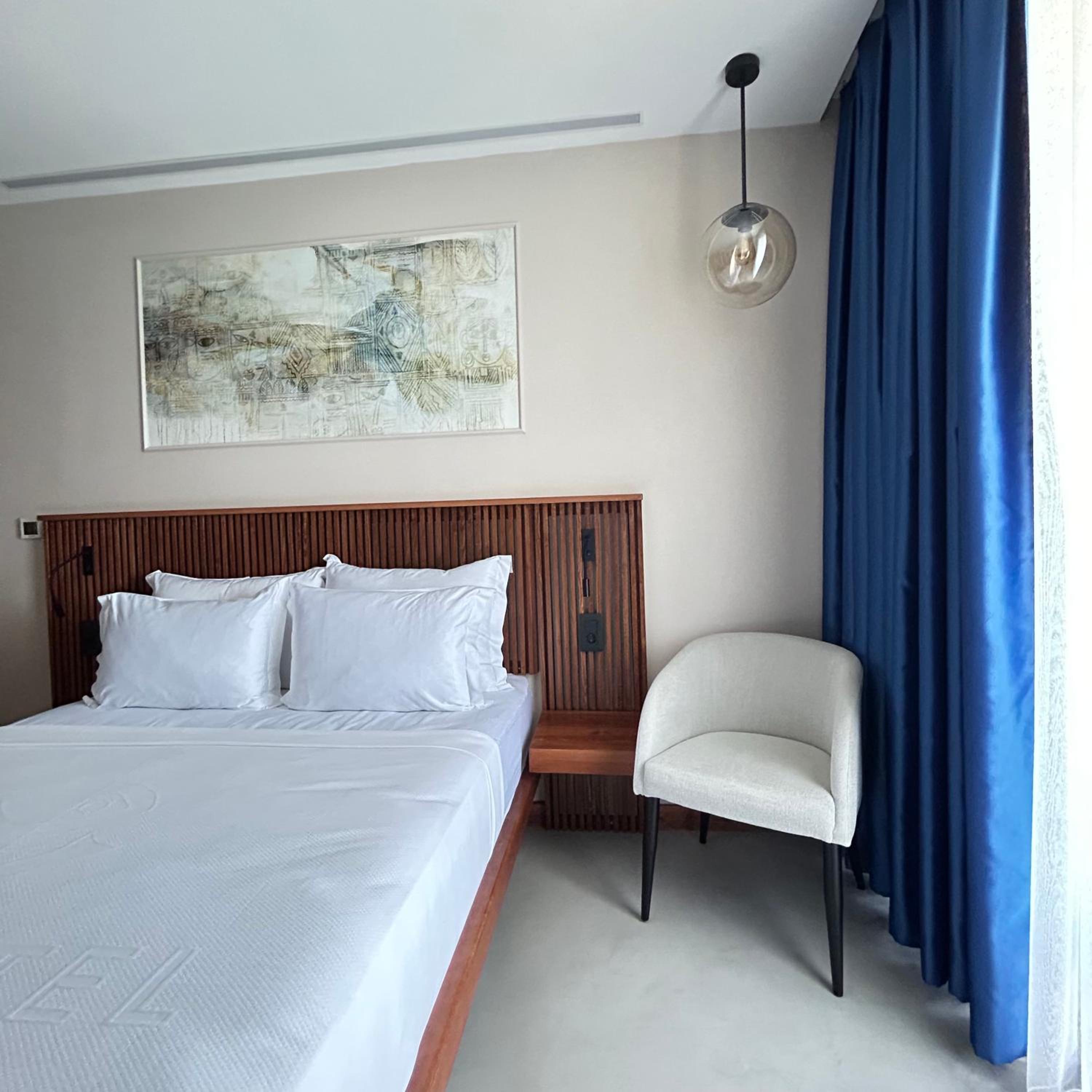 Double Room with Balcony and Sea View - Photo 1