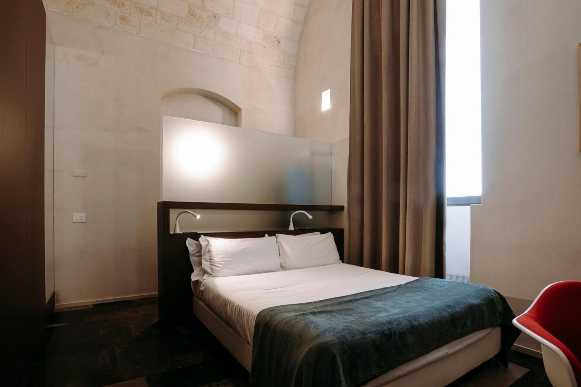 Double or Twin Room with City View photo 3