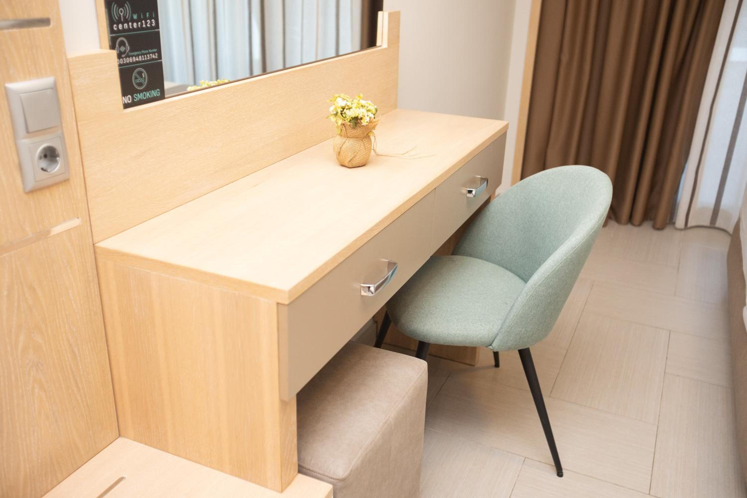 Deluxe Studio (4 Adults) - Photo 2