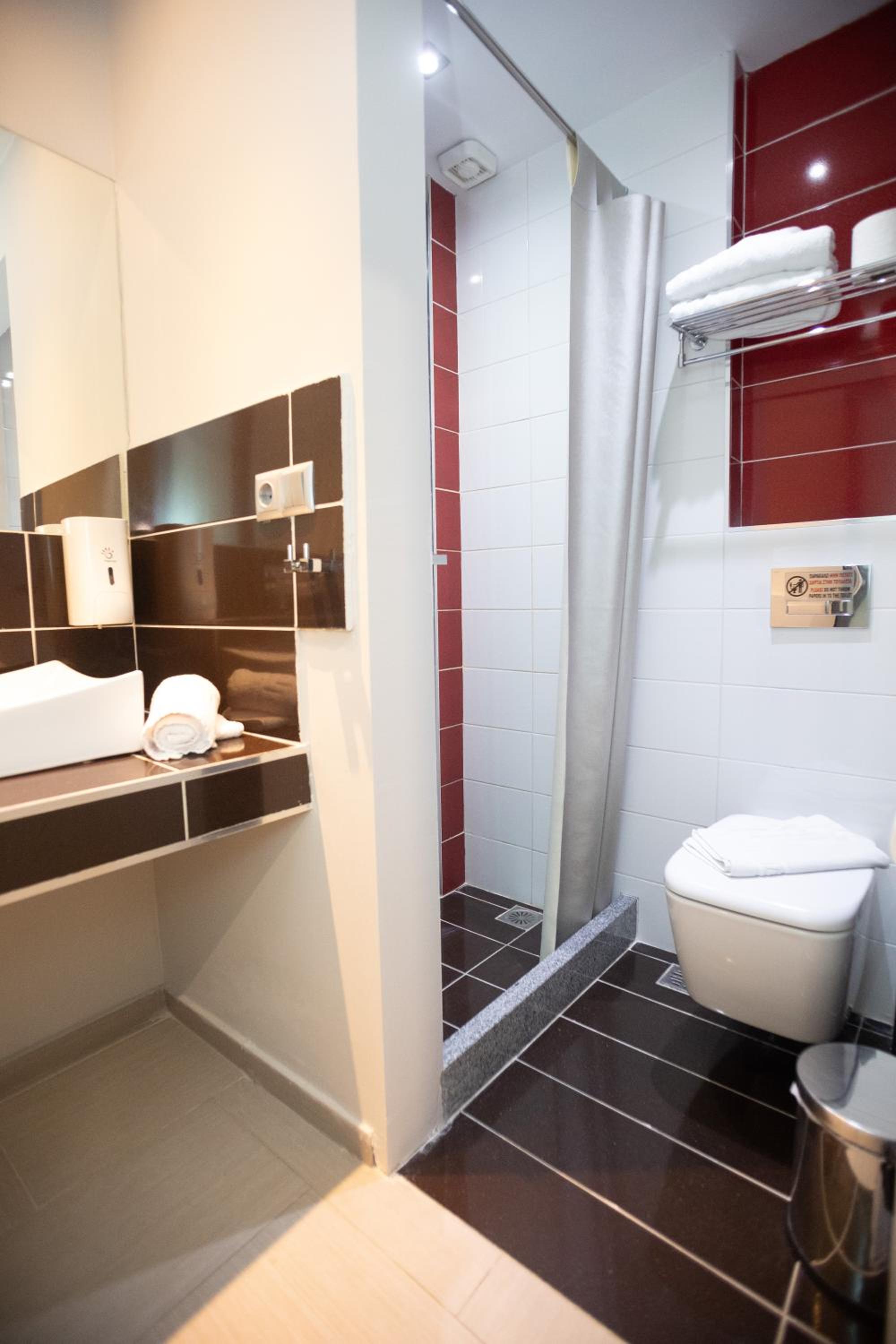 Deluxe Studio (4 Adults) - Photo 6