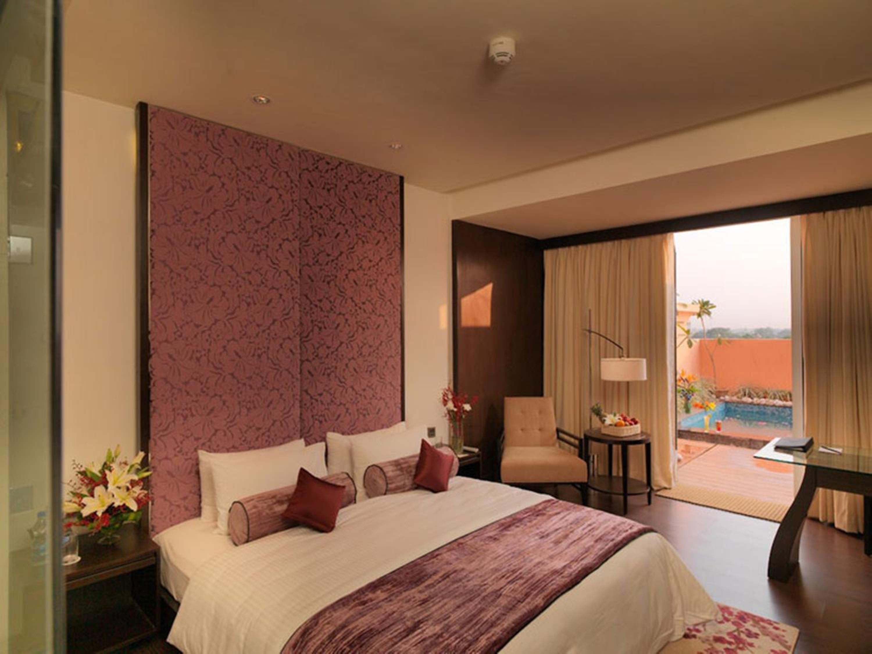 Plunge Pool King Room with Bath tub Plunge Pool King Room with Bath tub