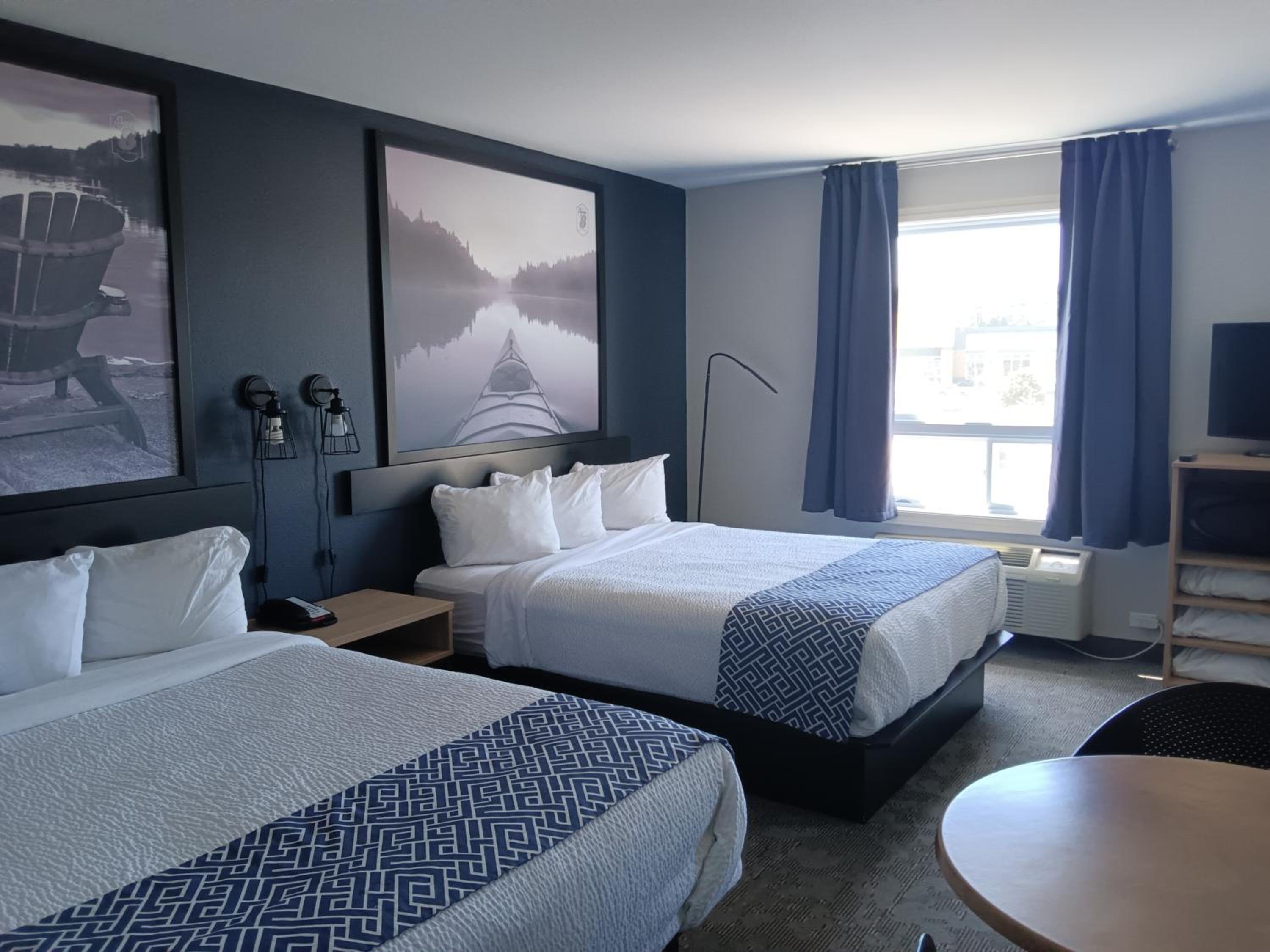 Superior Queen Suite with Three Queen Beds - Non-Smoking - Photo 6