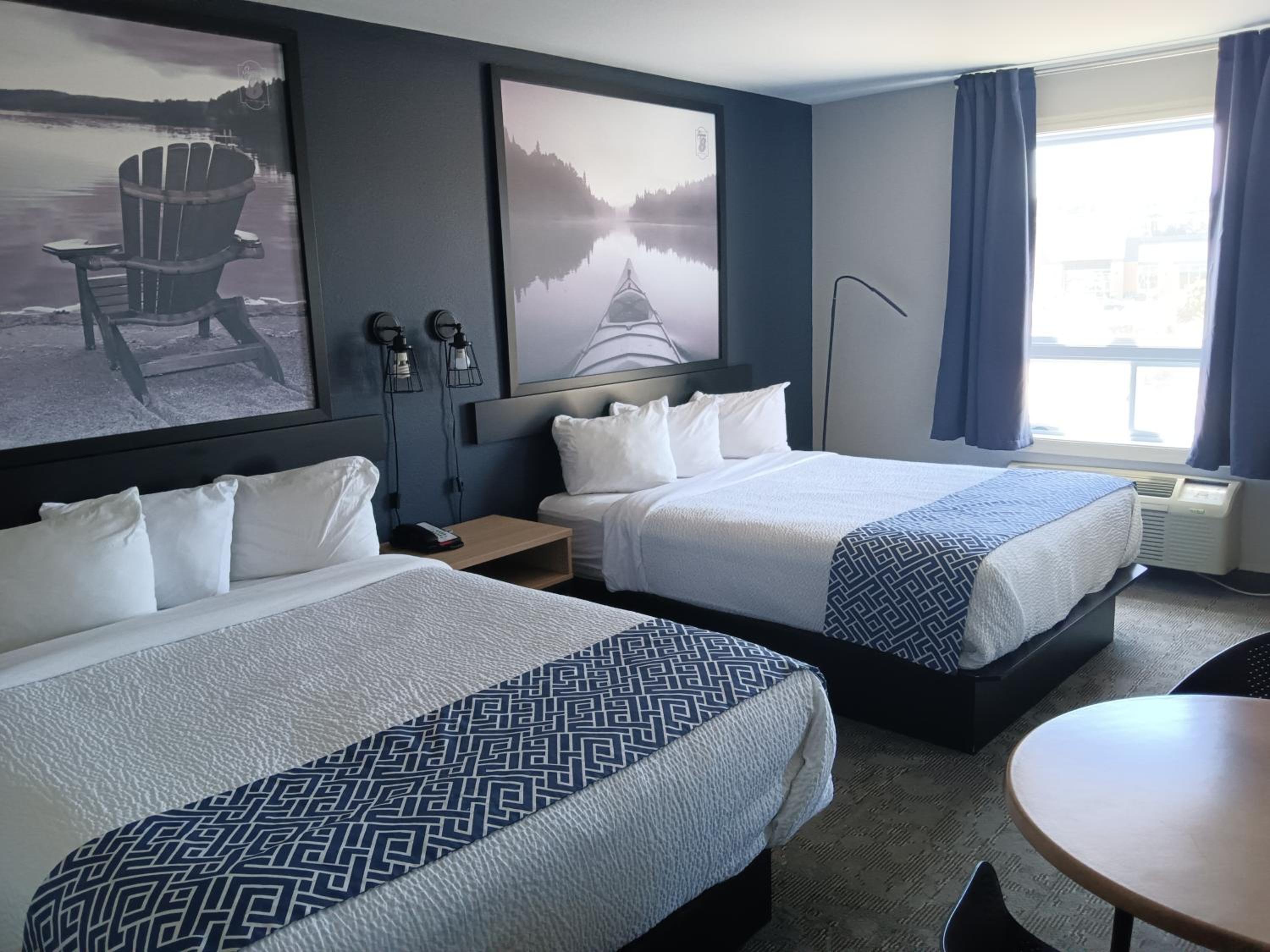 Superior Queen Suite with Three Queen Beds - Non-Smoking - Photo 3