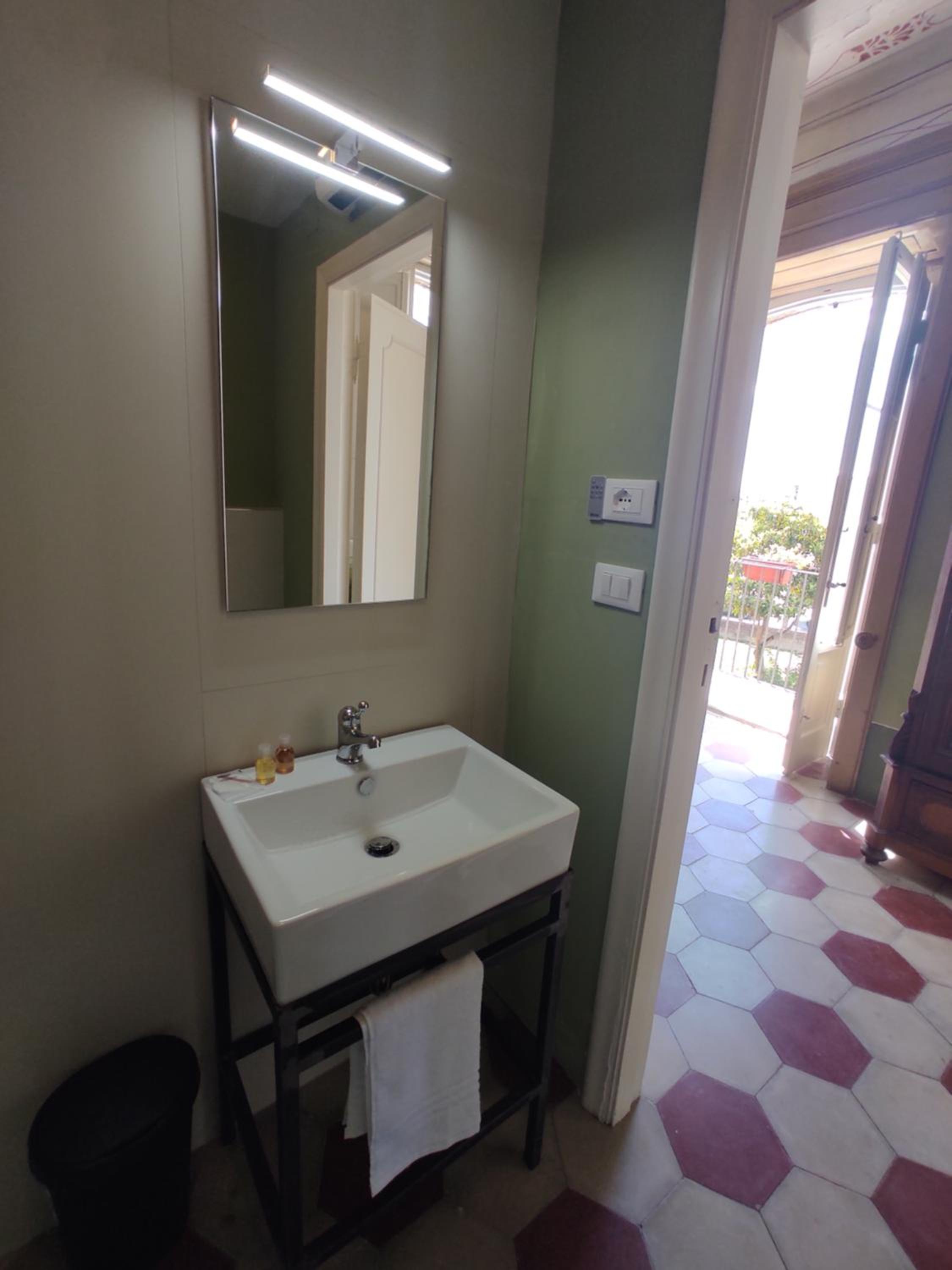 Double Room with Private Bathroom photo 2