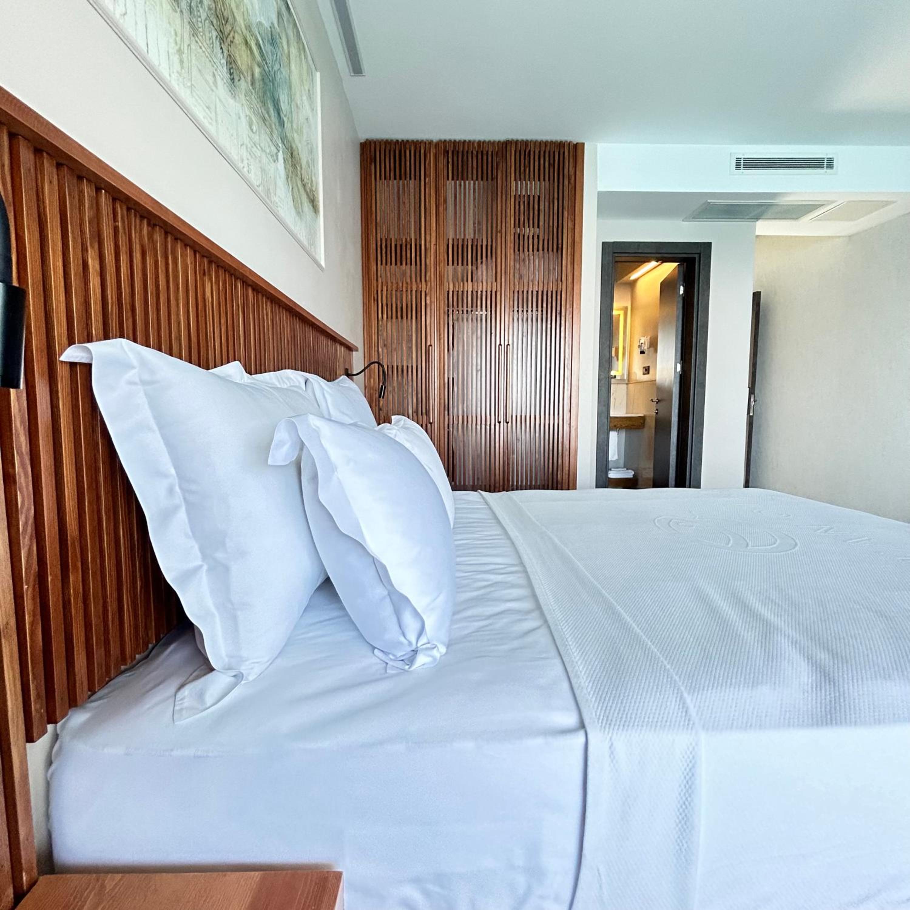 Deluxe Double Room with Sea View - Photo 1