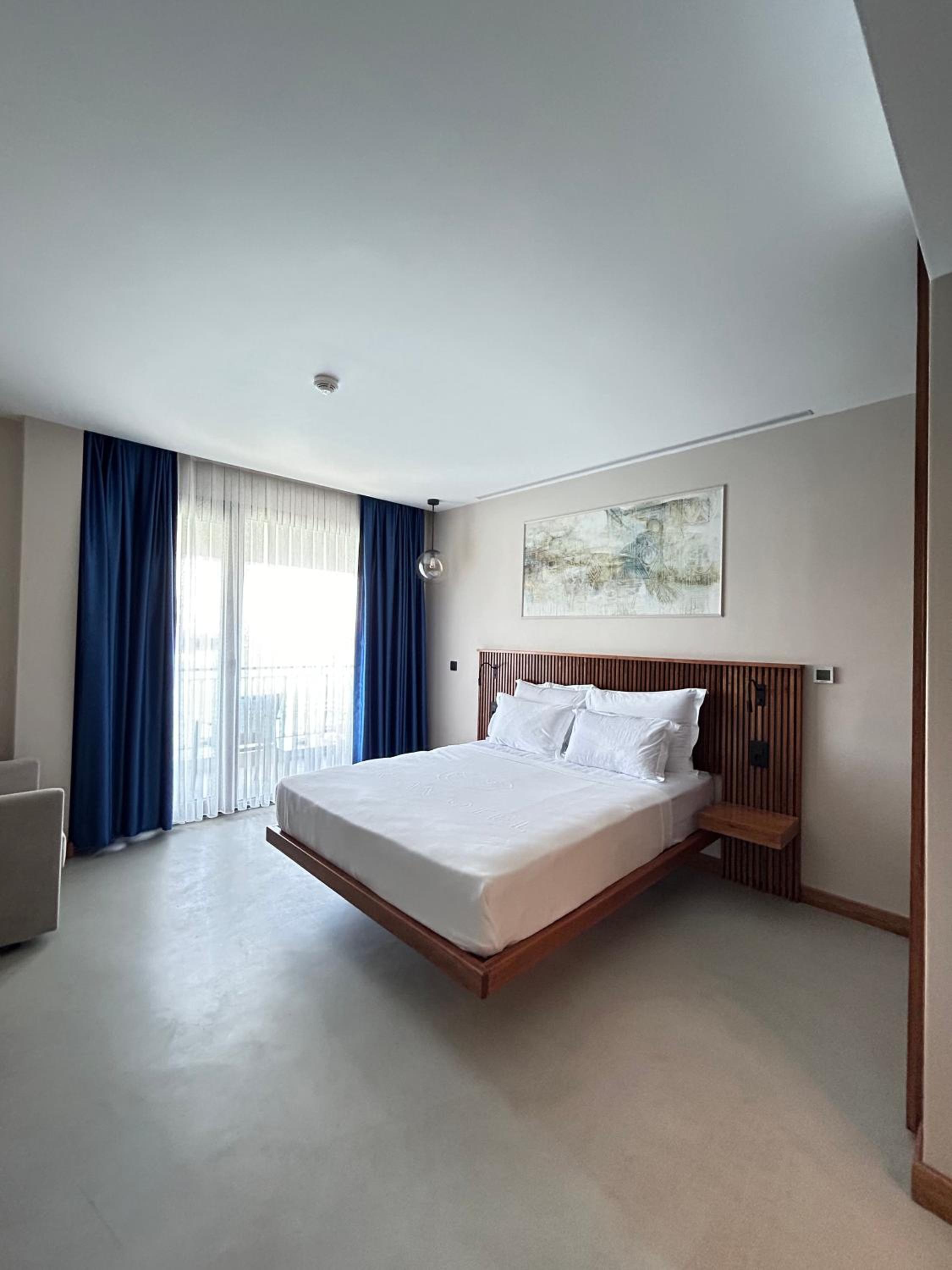 Deluxe Double Room with Sea View - Photo 2