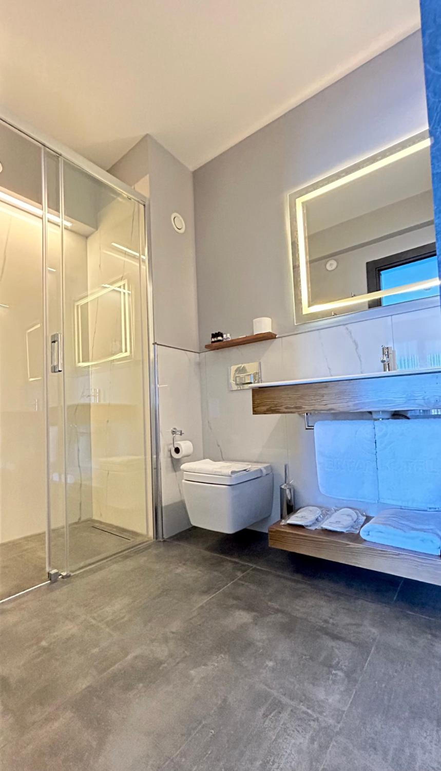 Deluxe Double Room with Sea View - Photo 6