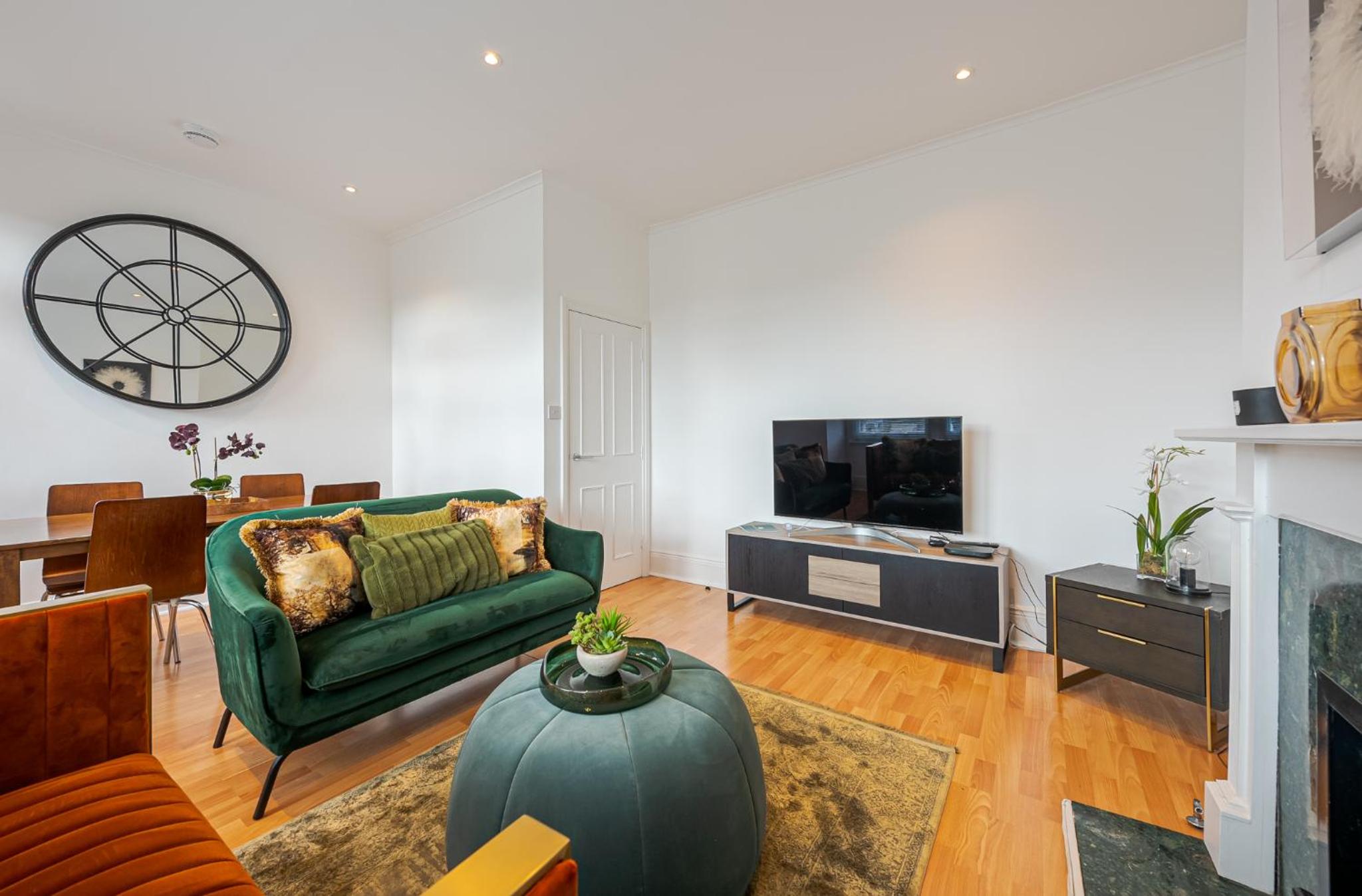 Three-Bedroom Apartment photo 1