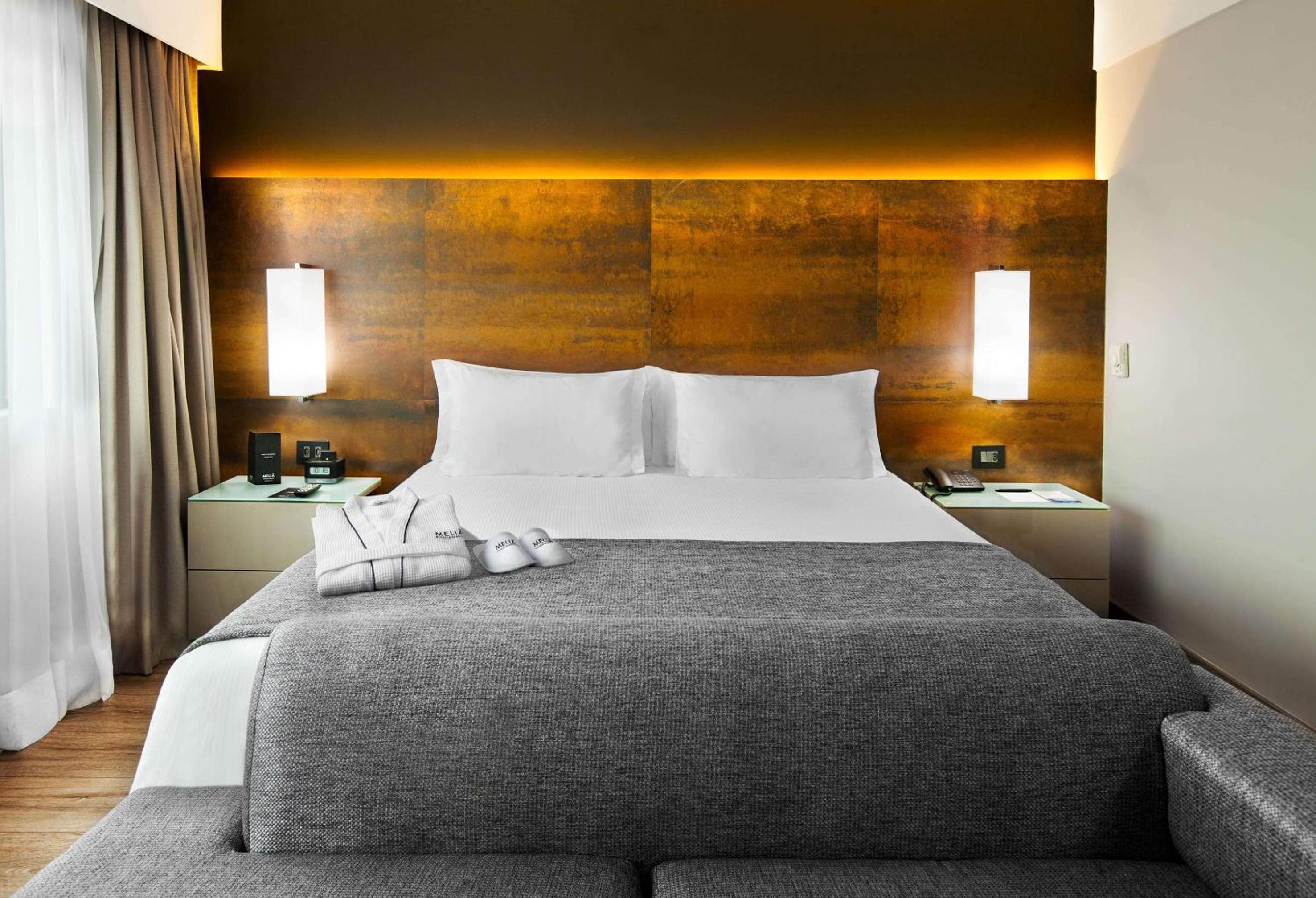 Deluxe Room Queen
