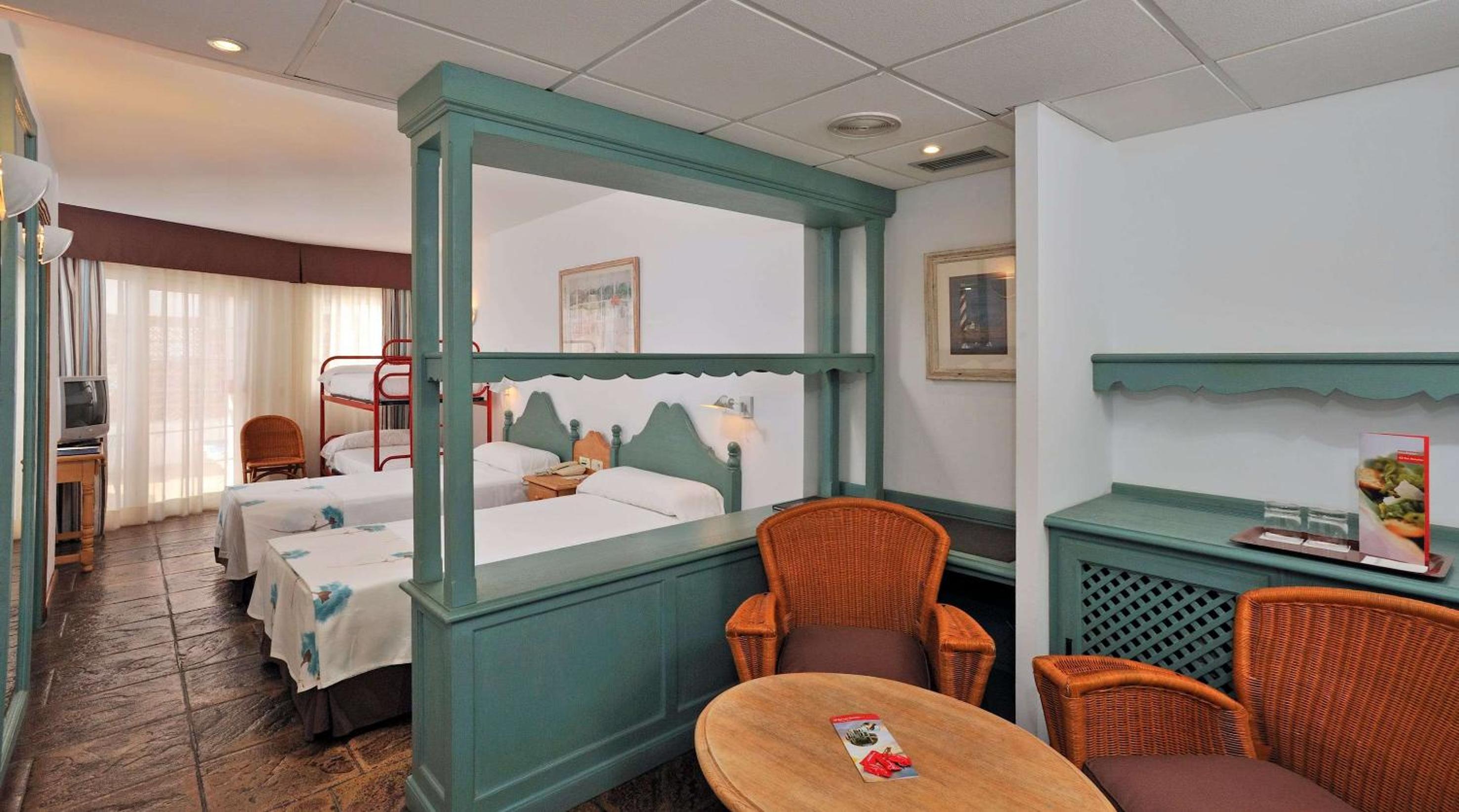 Double or Twin Room with Side Sea View - Photo 1