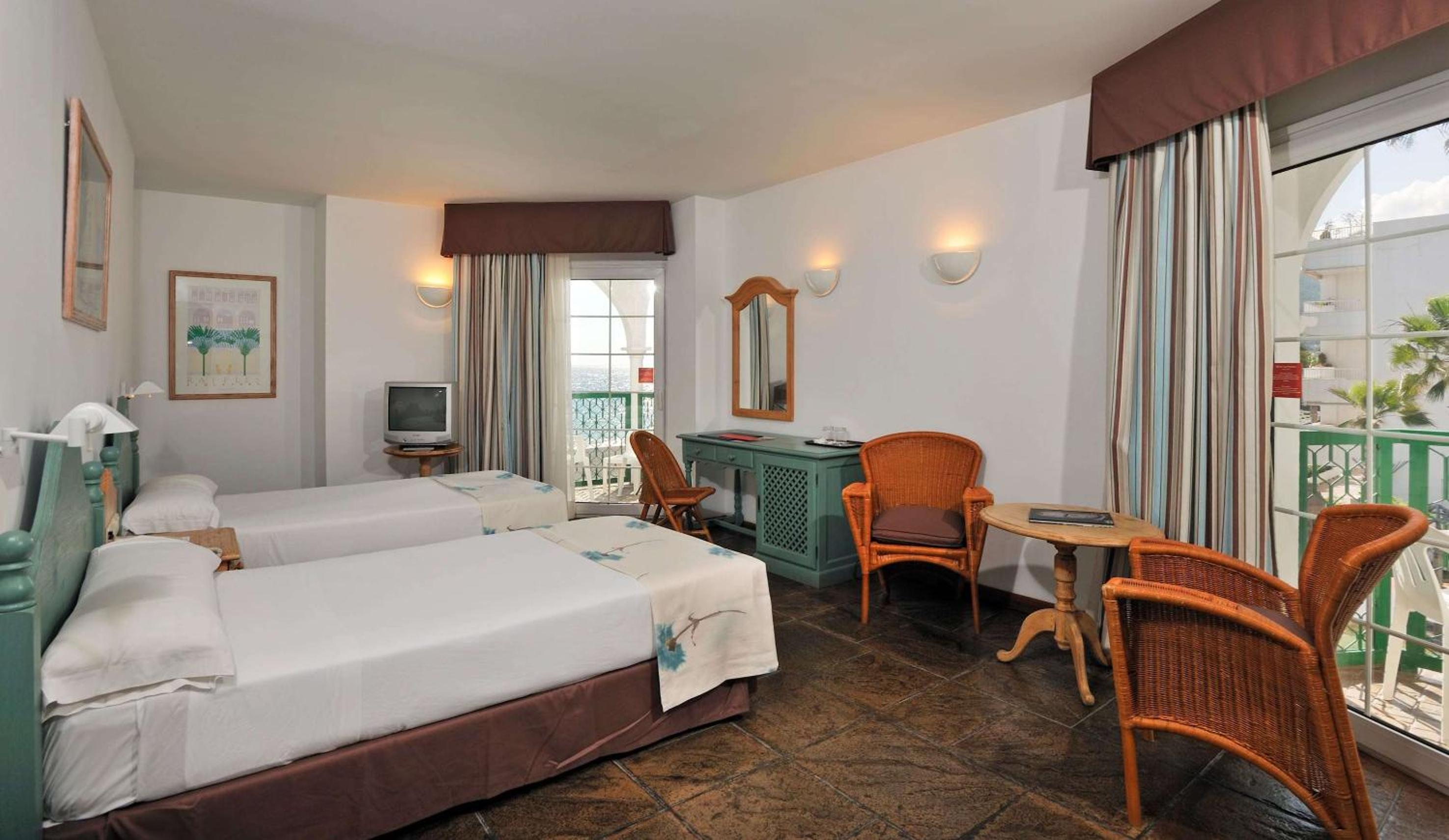 Double Room with Front Sea View - Photo 1