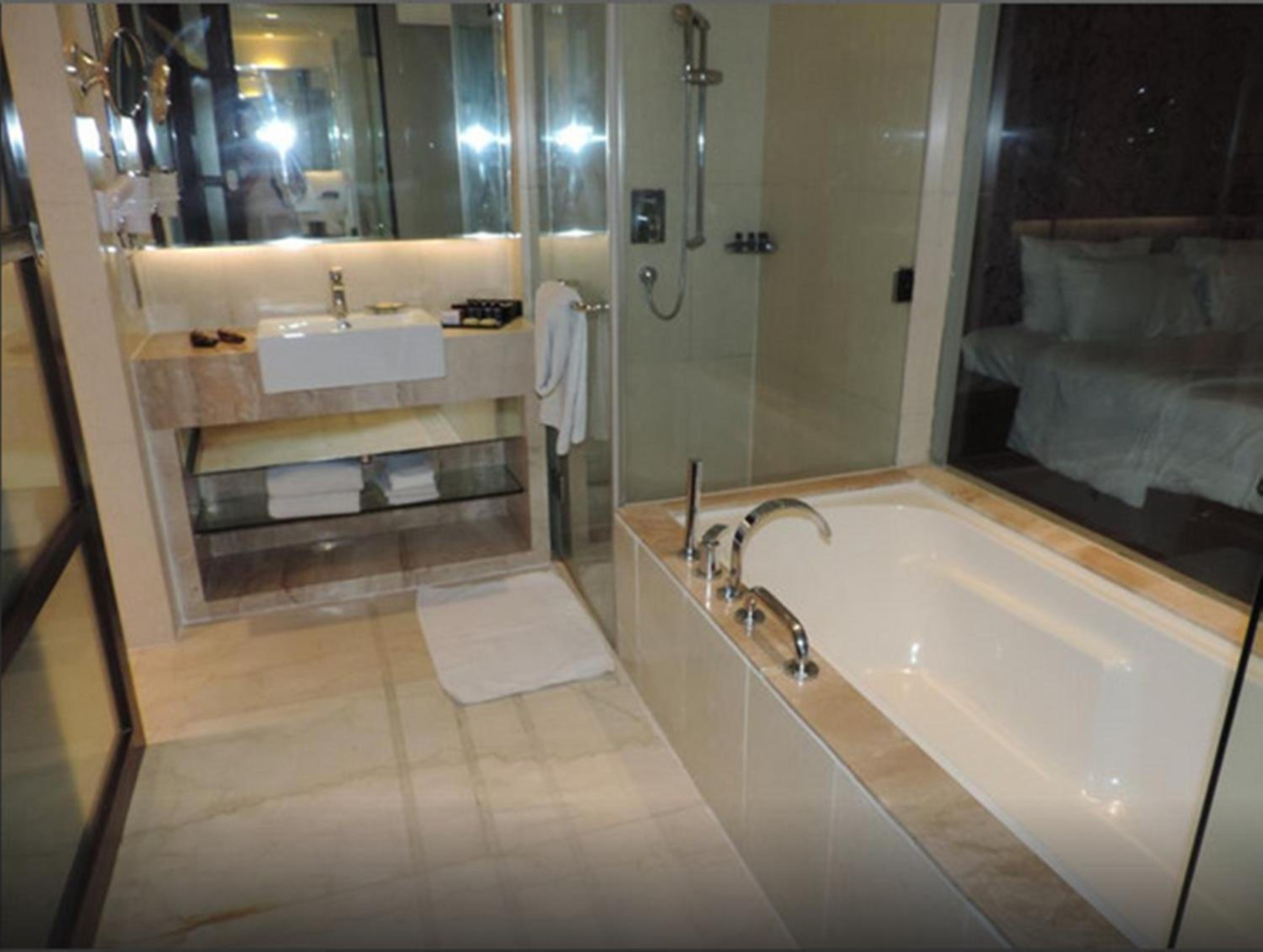 Plunge Pool King Room with Bath tub Plunge Pool King Room with Bath tub