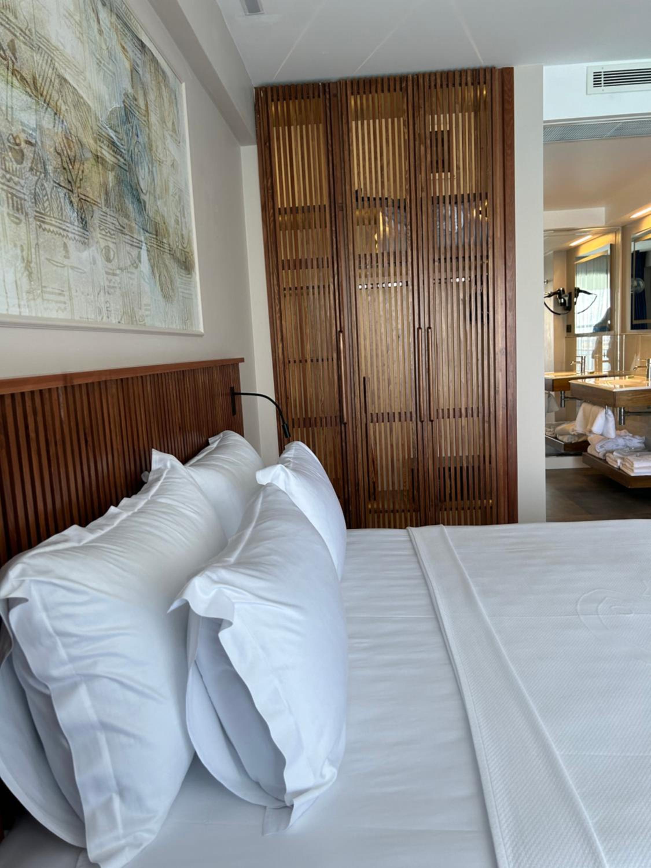 Suite with Sea View - Photo 12