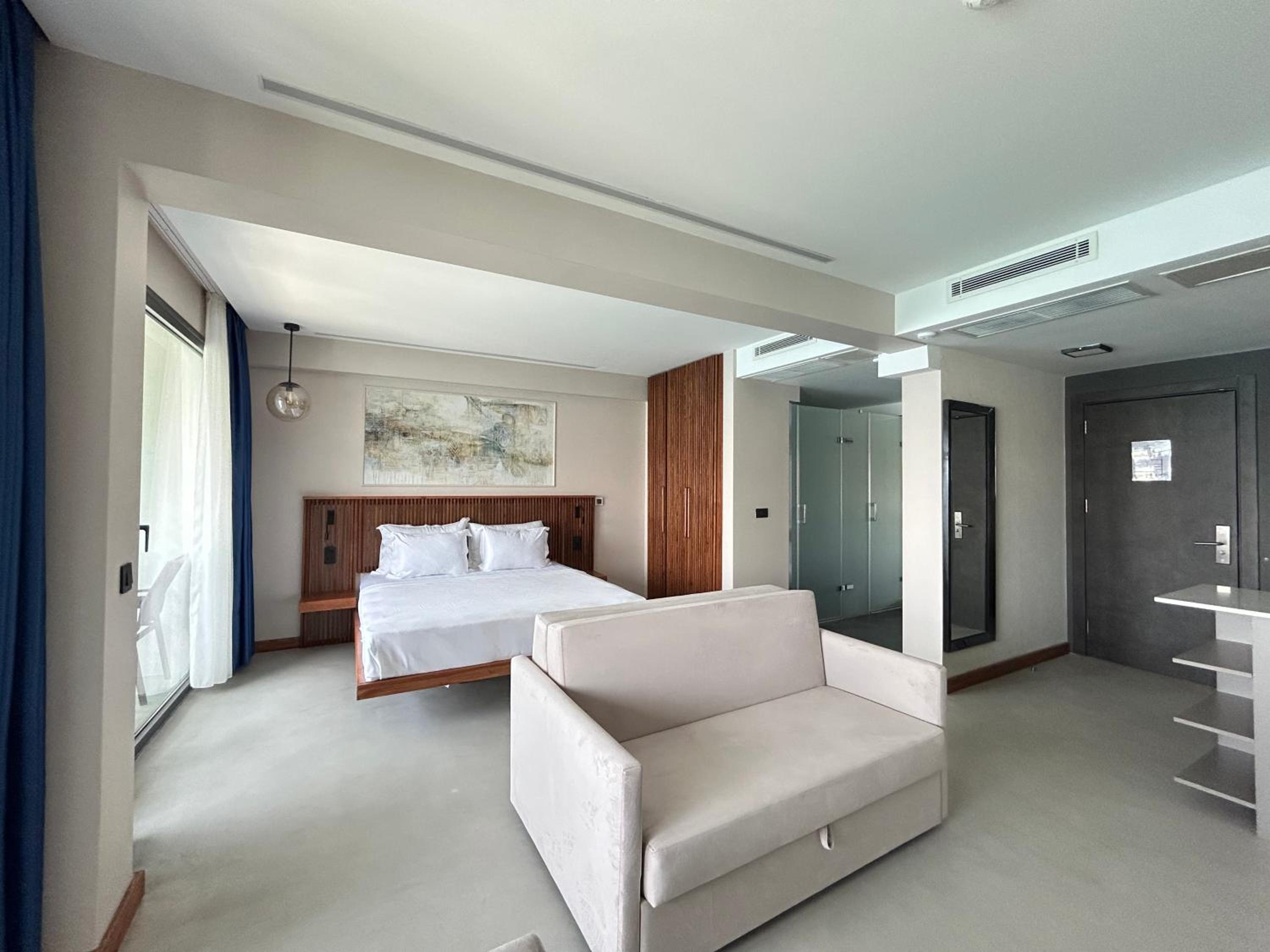 Suite with Sea View - Photo 11