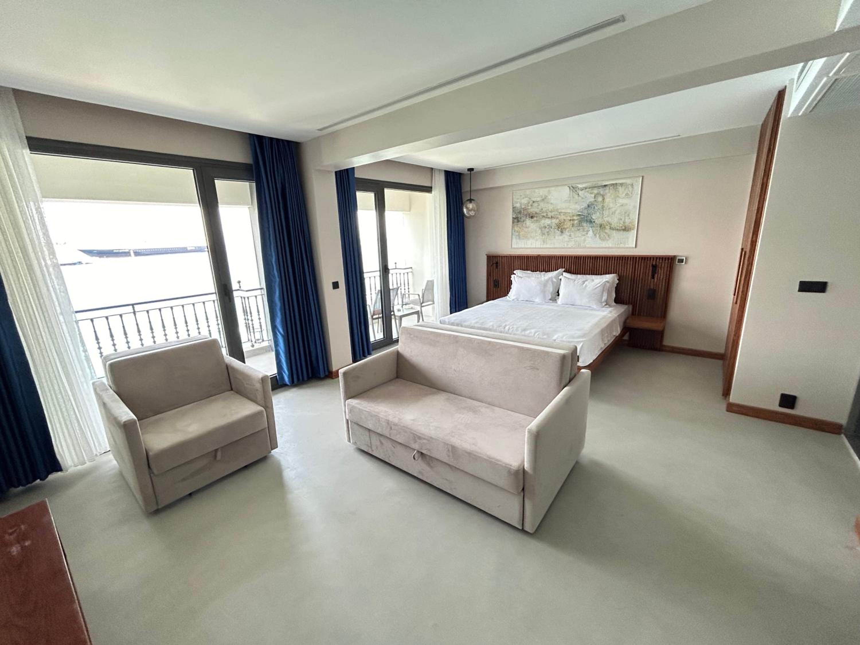 Suite with Sea View - Photo 13