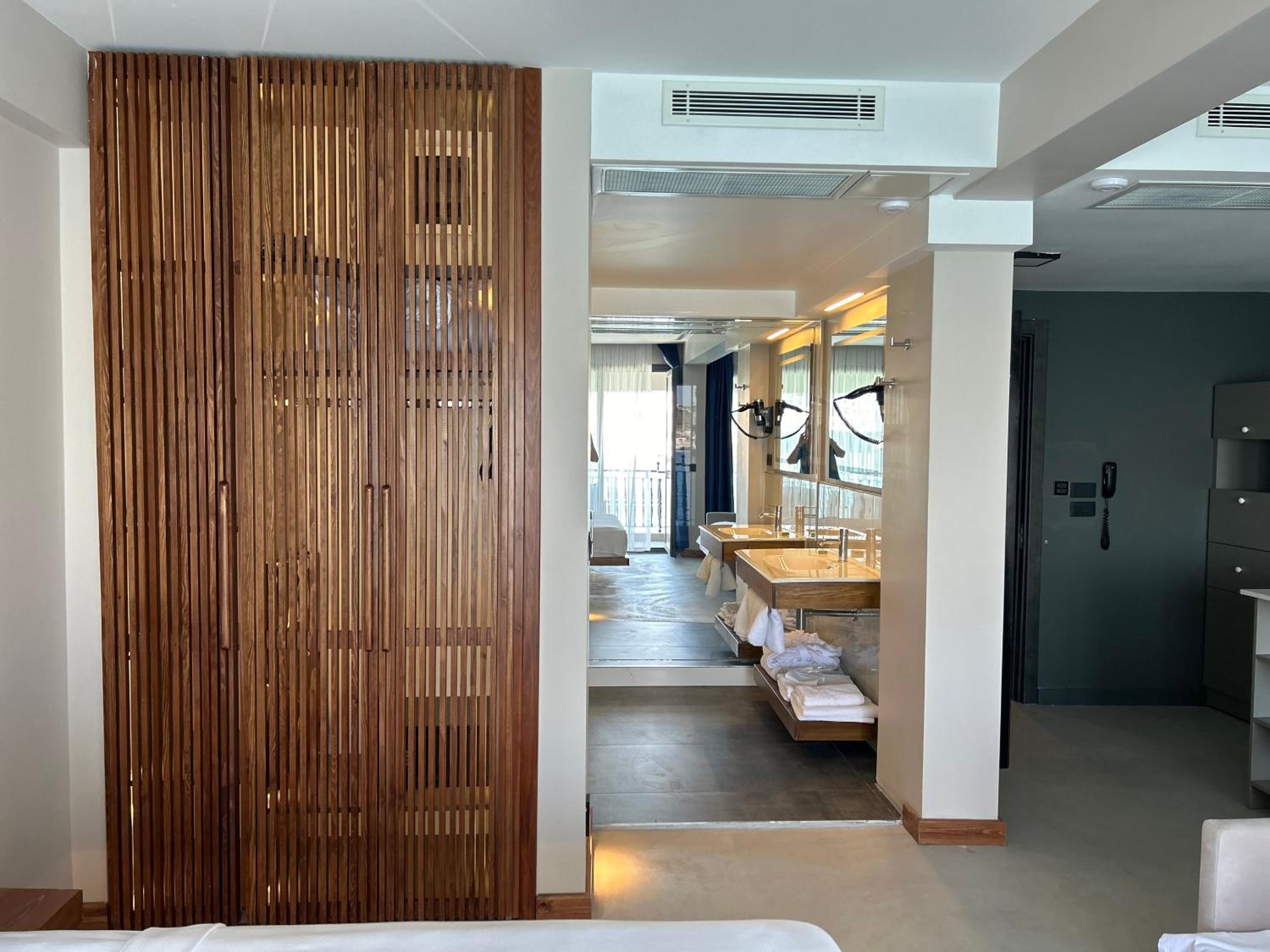 Suite with Sea View - Photo 15