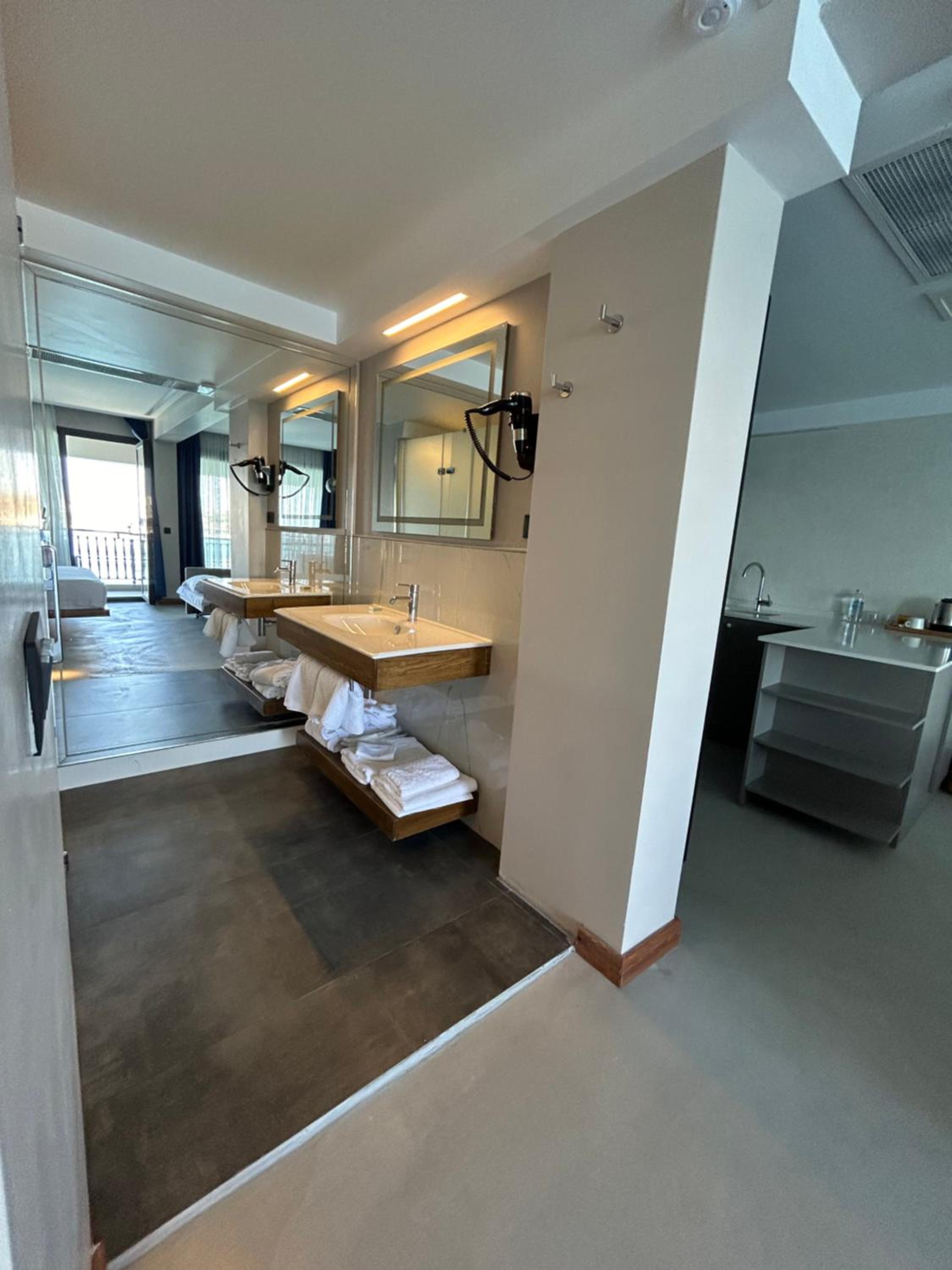 Suite with Sea View - Photo 16