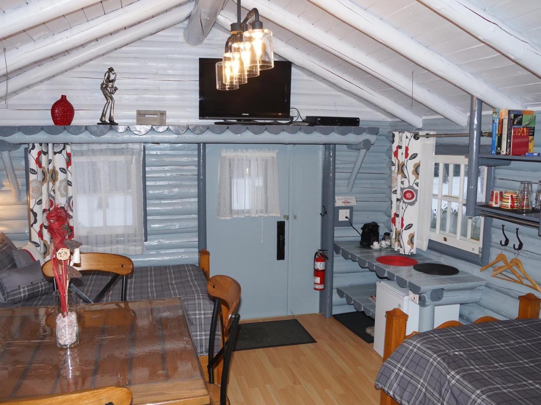 Quadruple Room with Private Bathroom photo 1