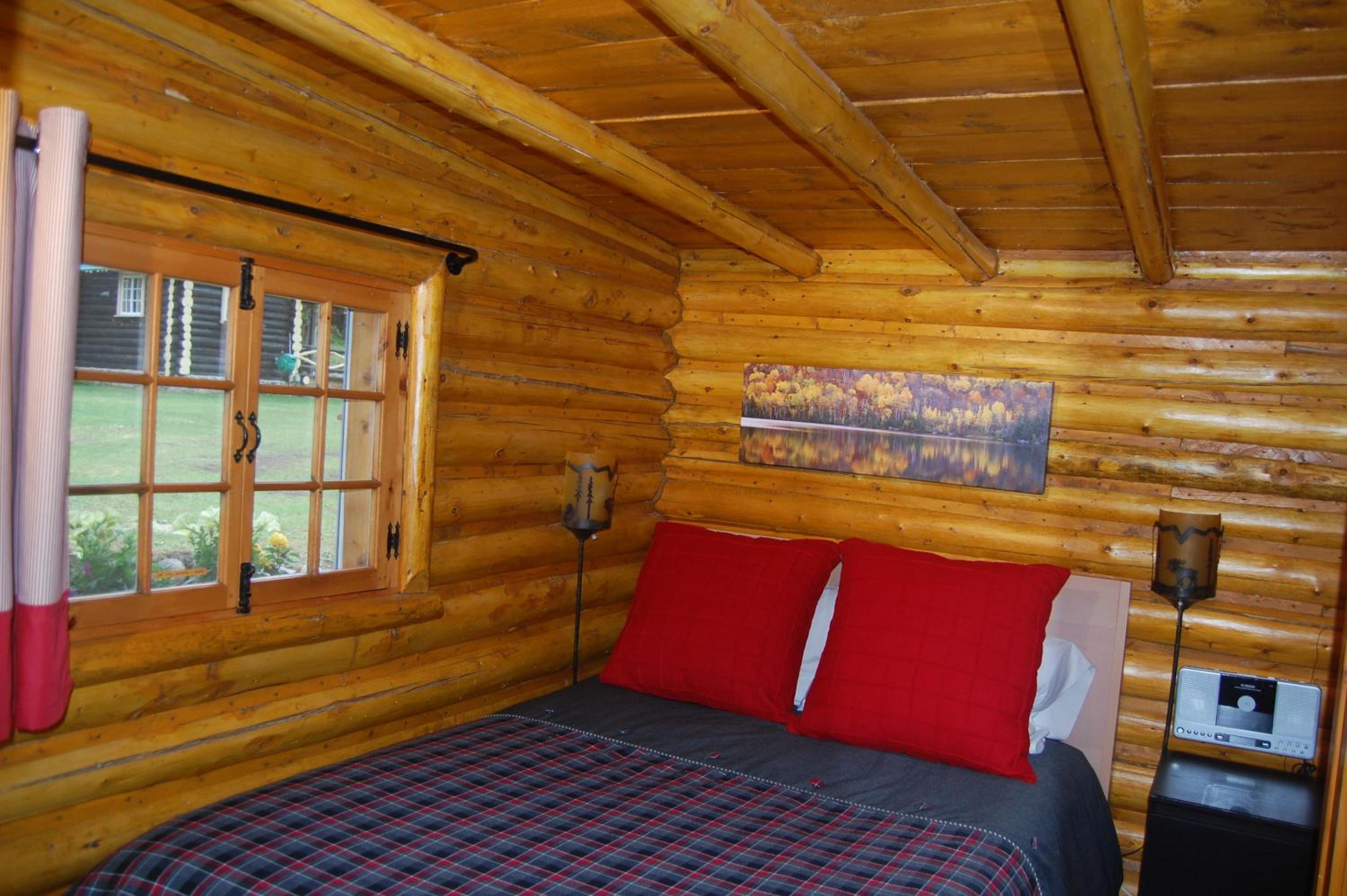 Quadruple Room with Private Bathroom photo 3