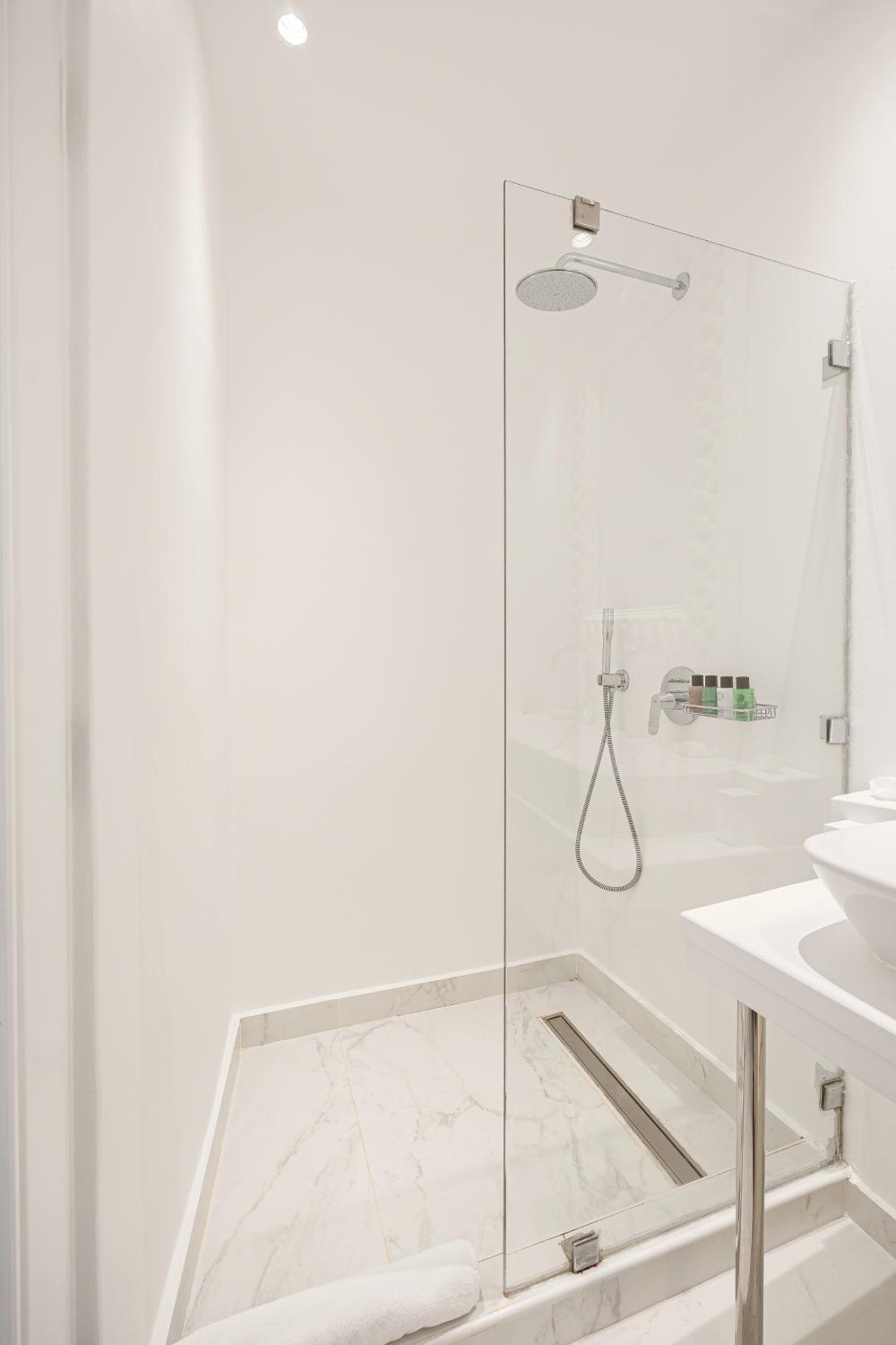 Two-Bedroom Suite - Photo 14