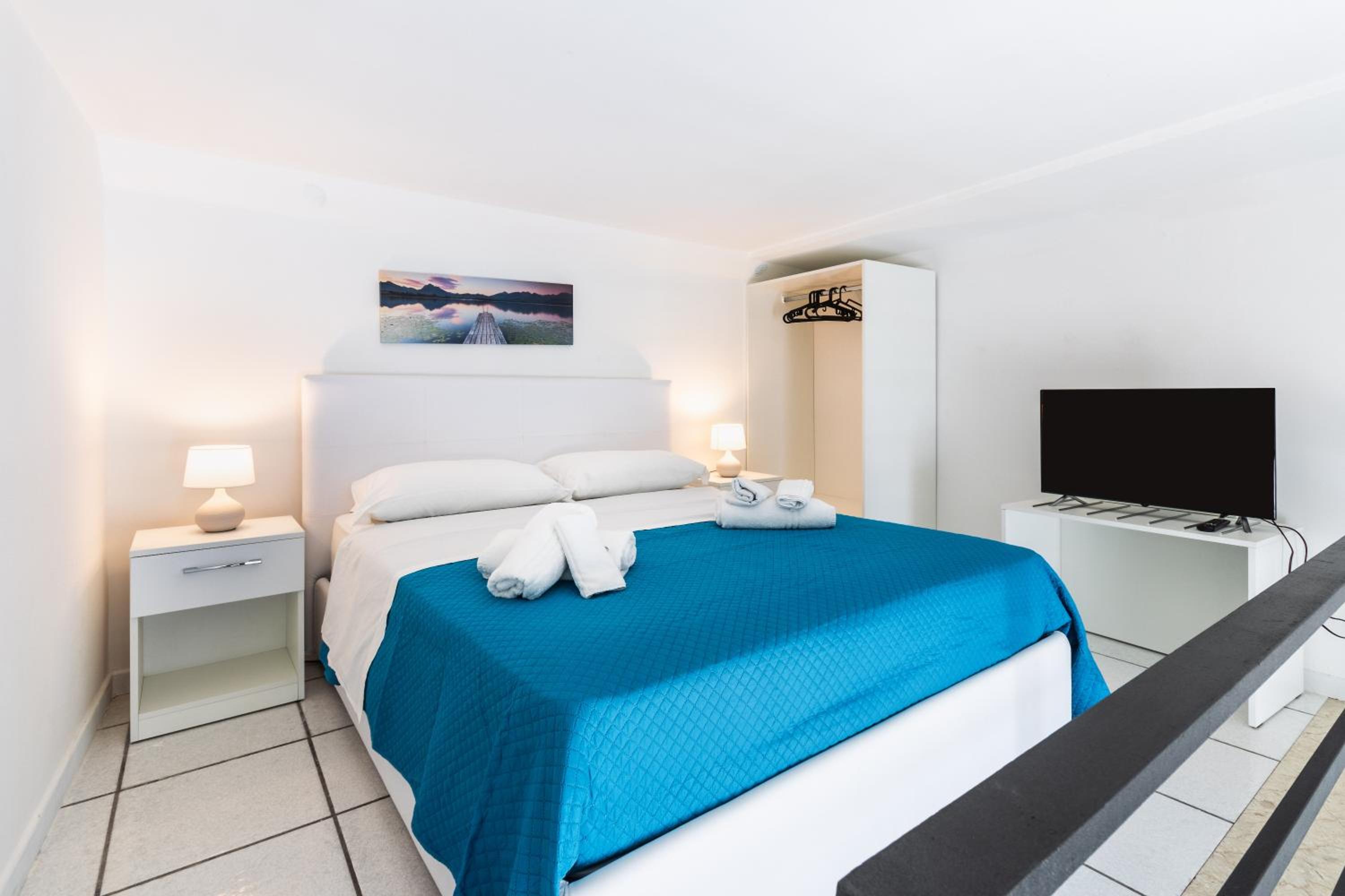 One-Bedroom Apartment with Sea View and Jacuzzi