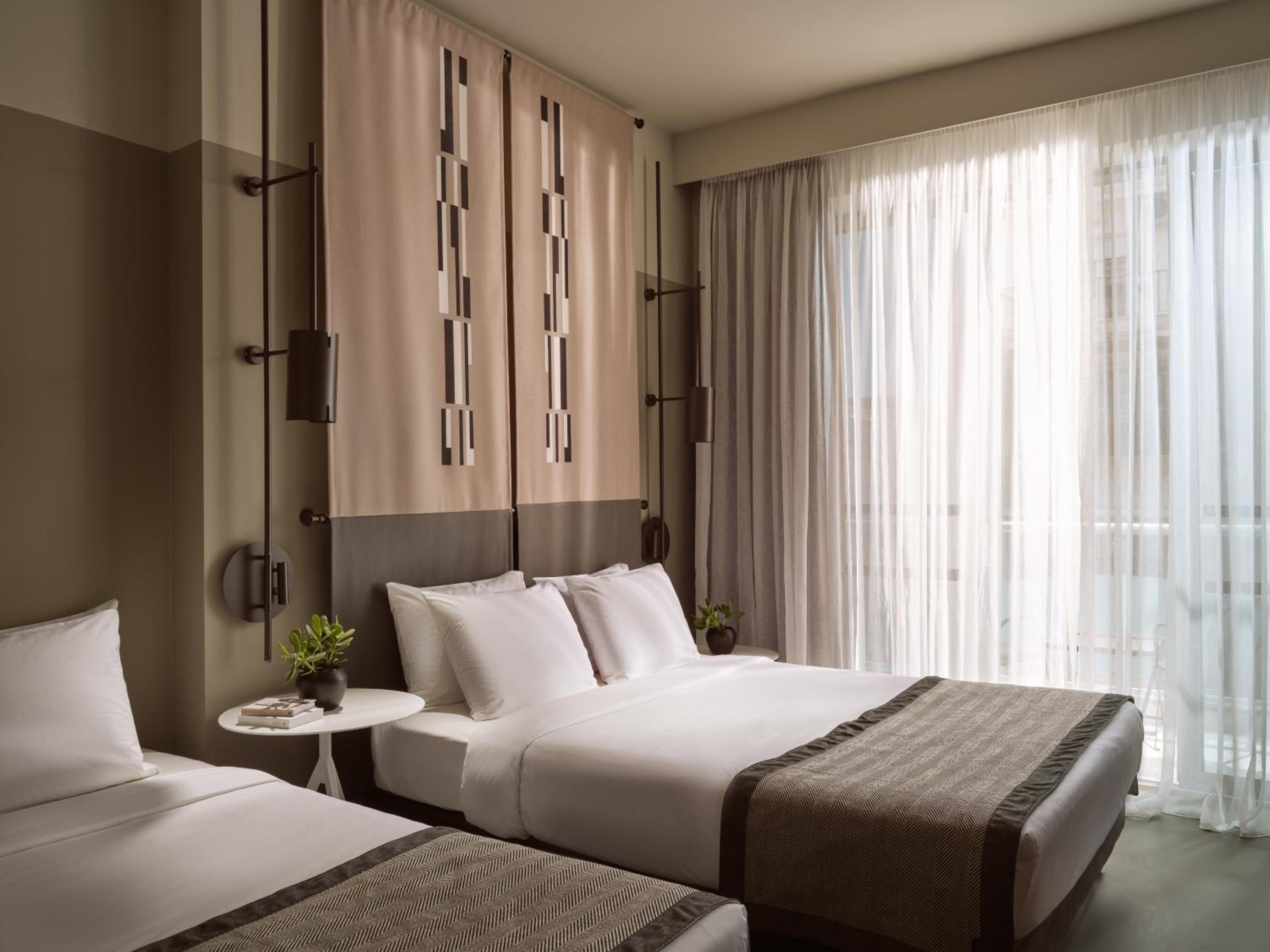 Superior Room City View - Photo 4