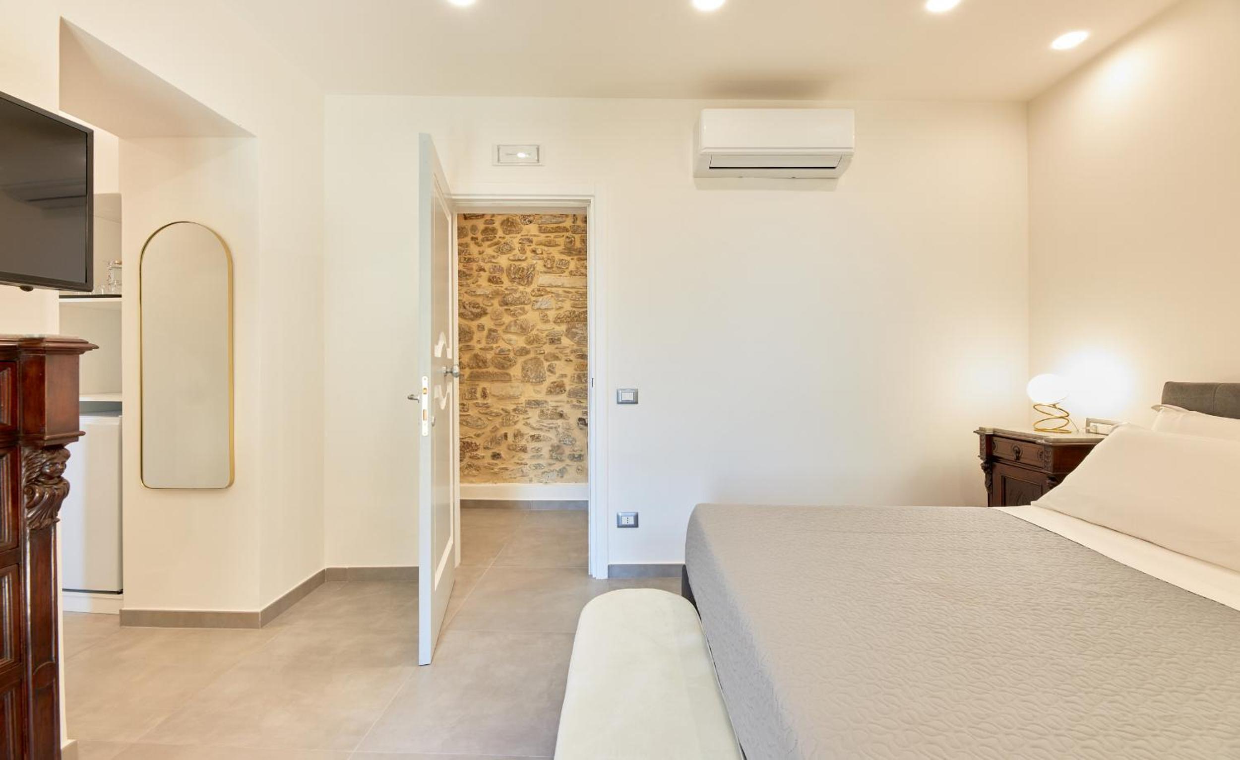 Deluxe Double Room with Side Sea View