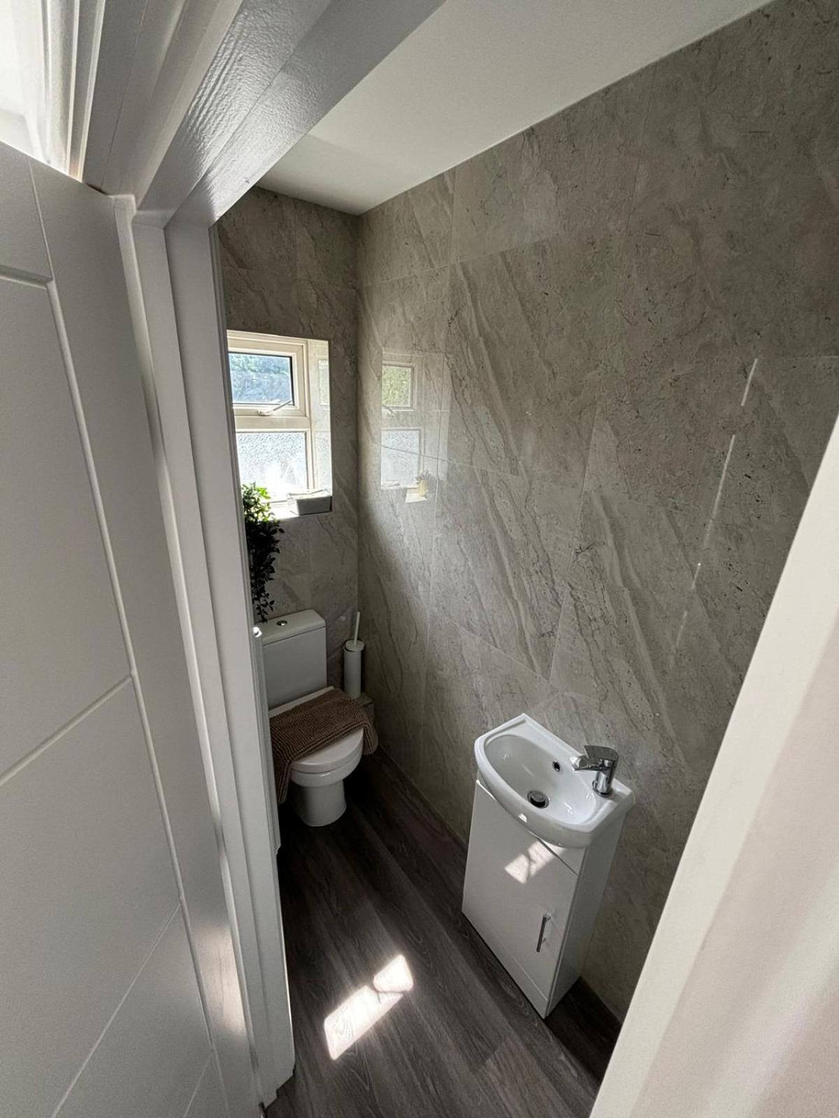 Family Room with Private Bathroom photo 3