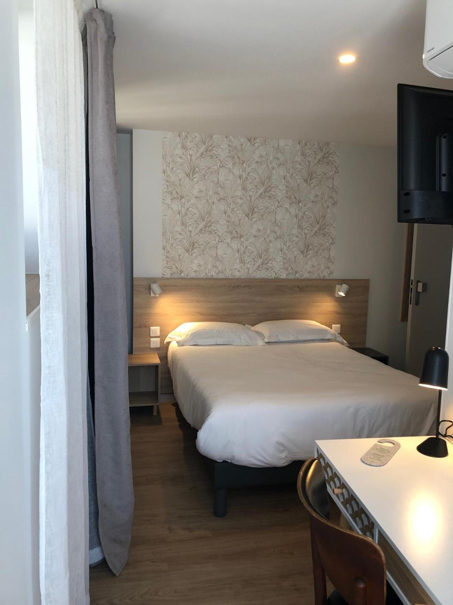 Double Room - Photo 11