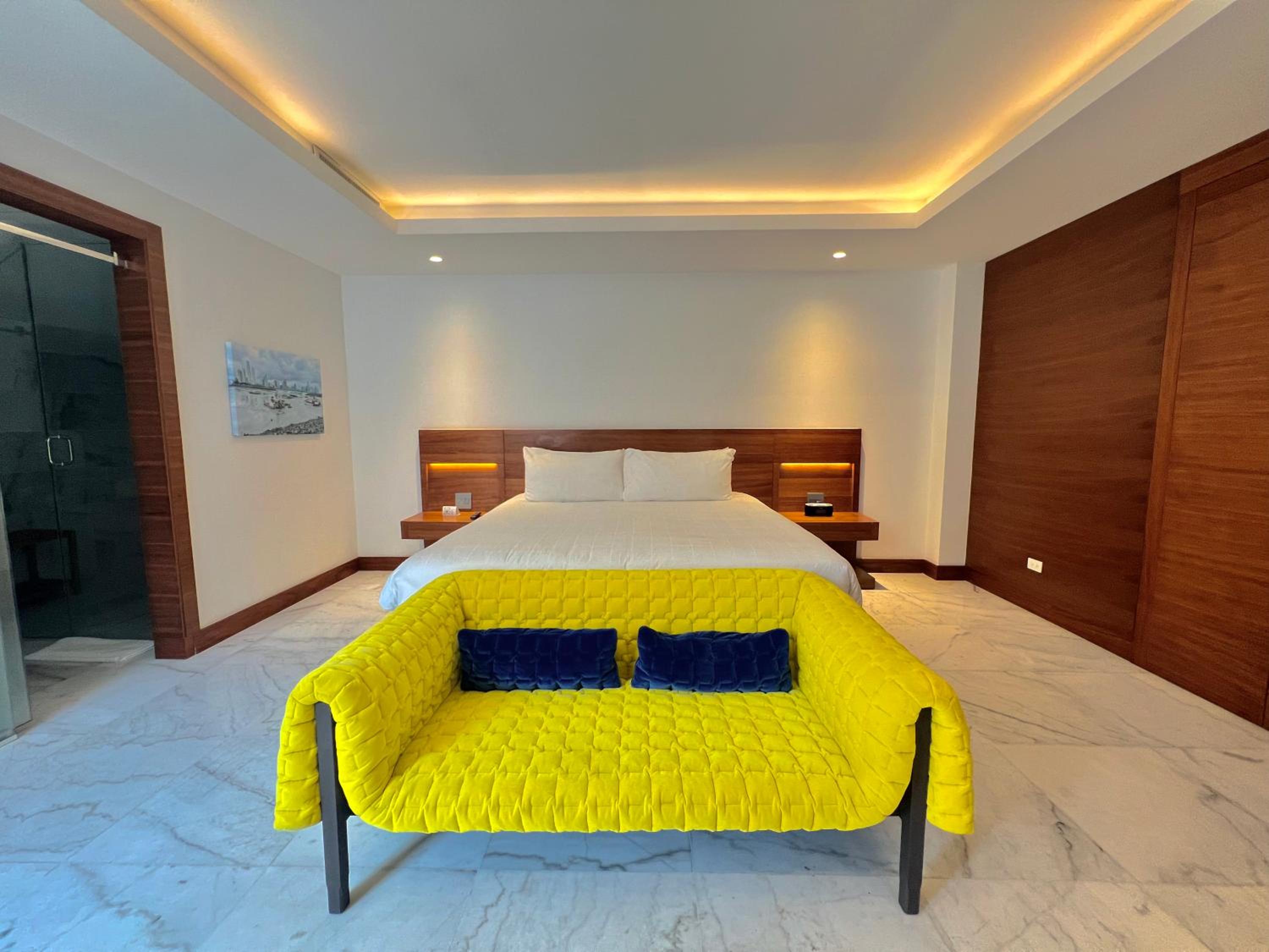 Standard King Room - Photo 1
