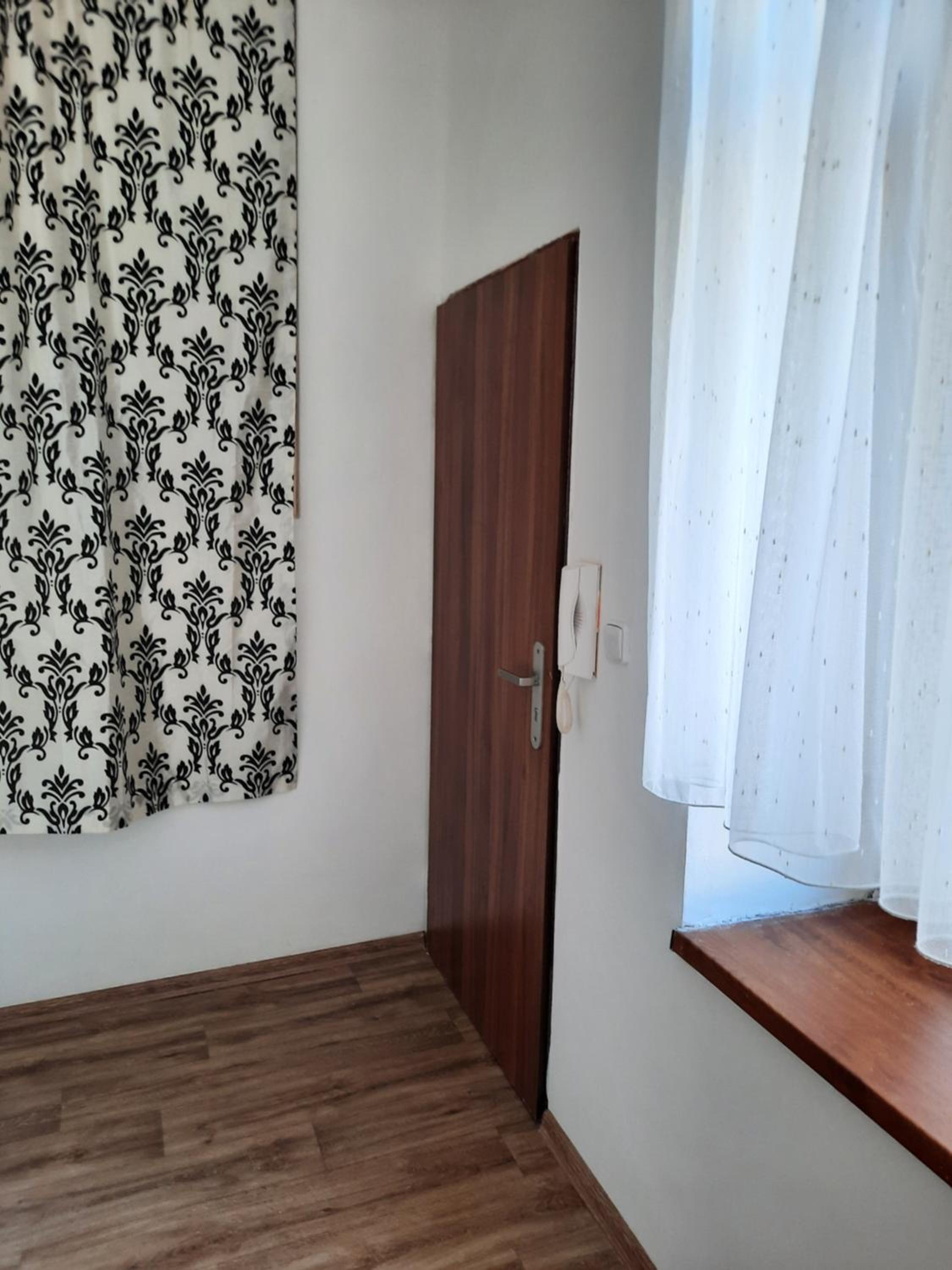 Deluxe Queen Suite - Photo 2