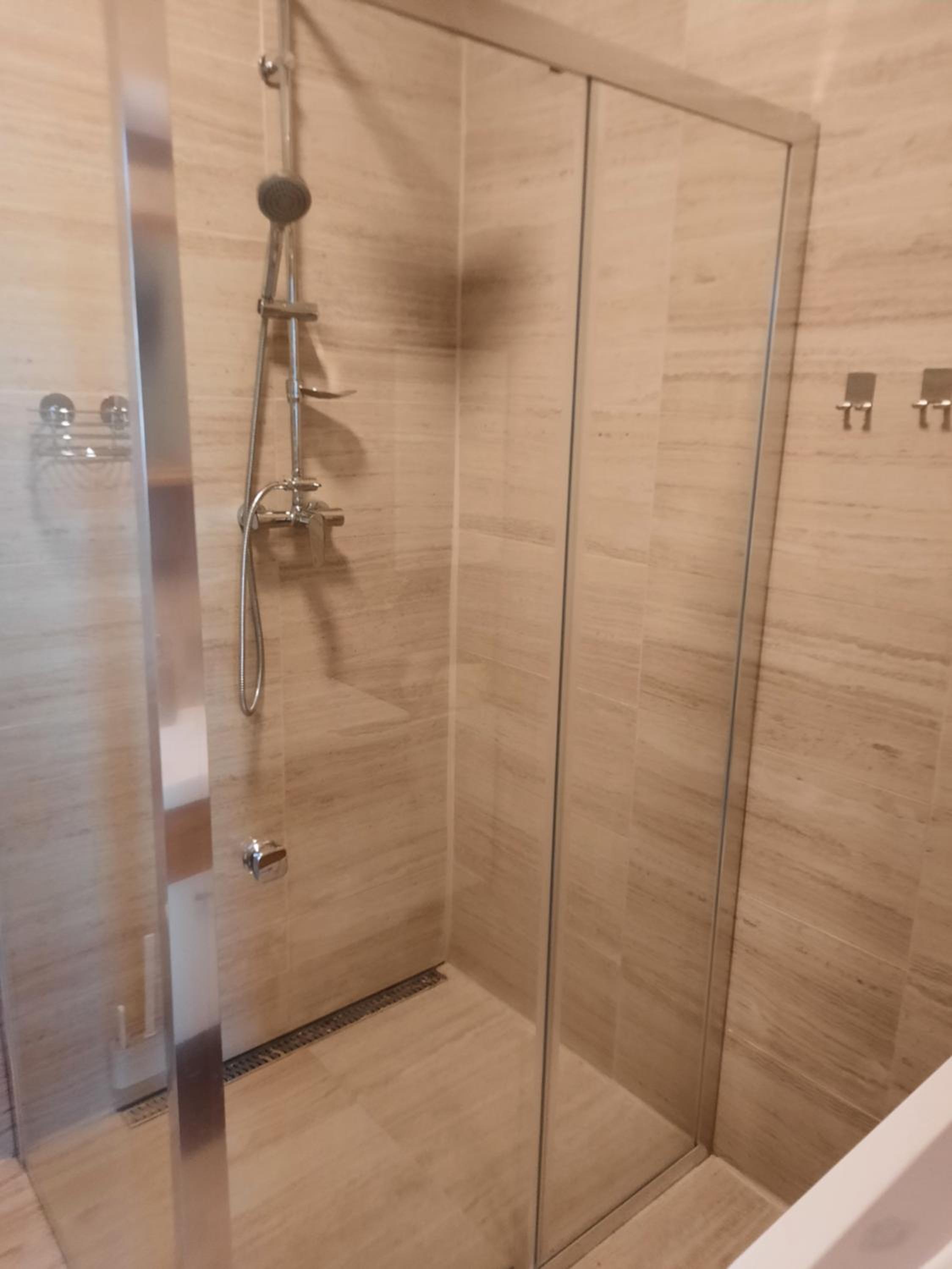 Deluxe Queen Suite - Photo 4