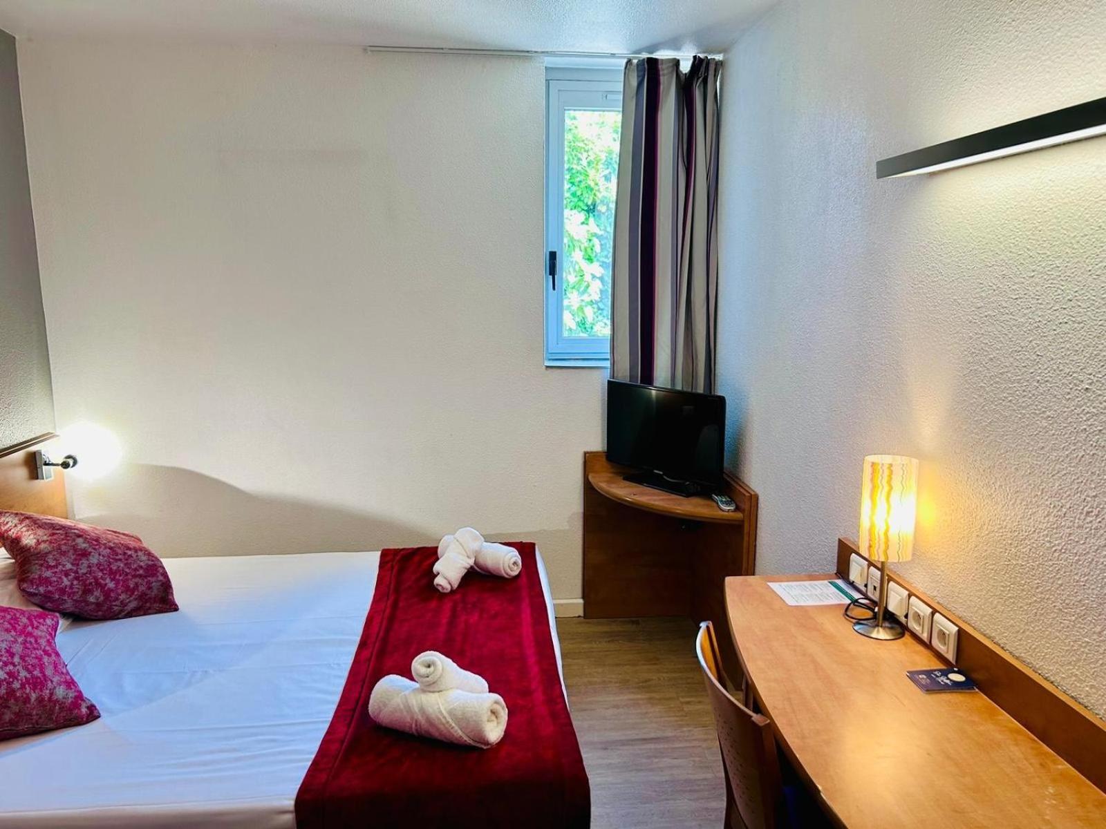 Double Room - Photo 8
