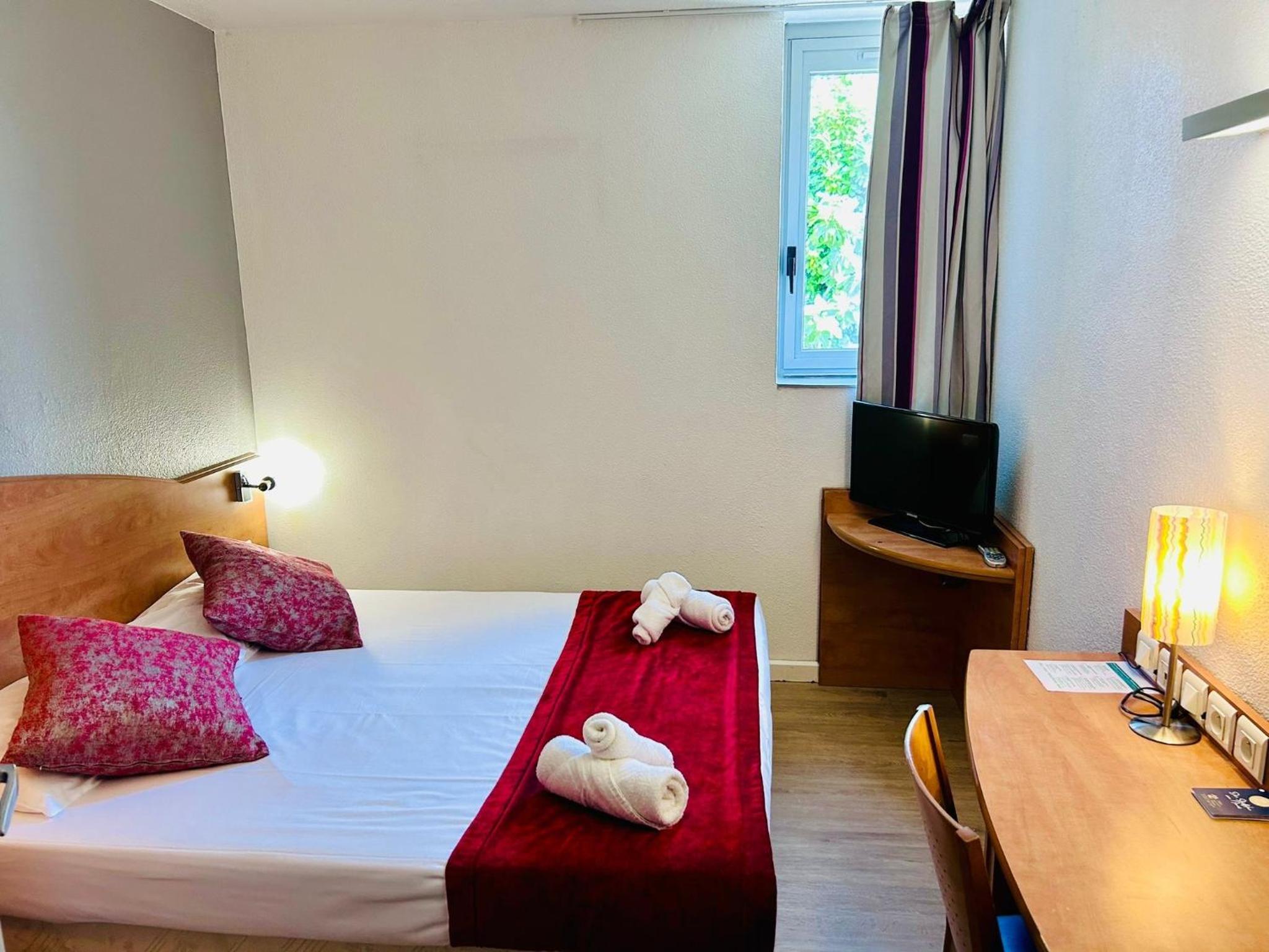 Double Room - Photo 6