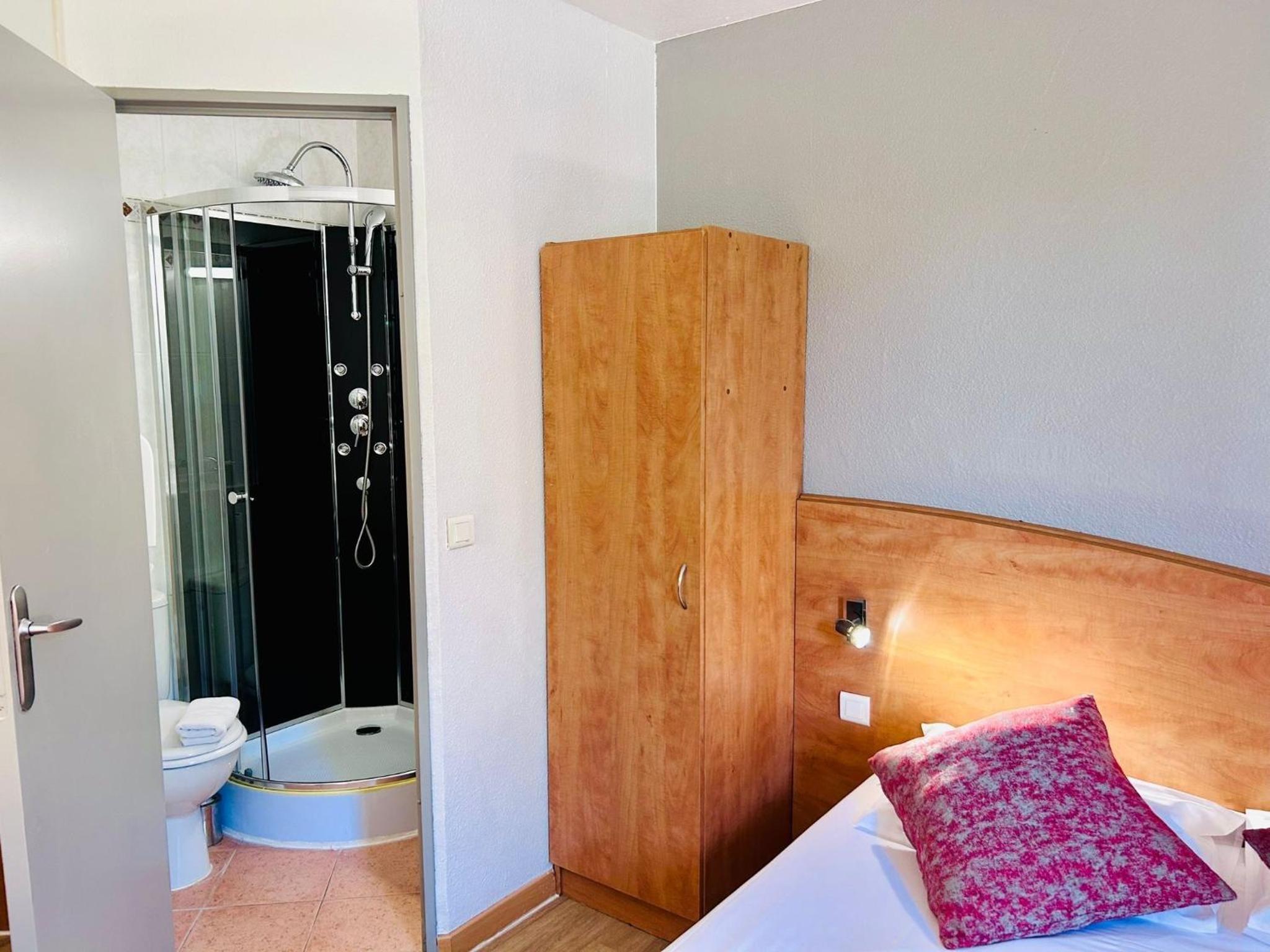 Double Room - Photo 5