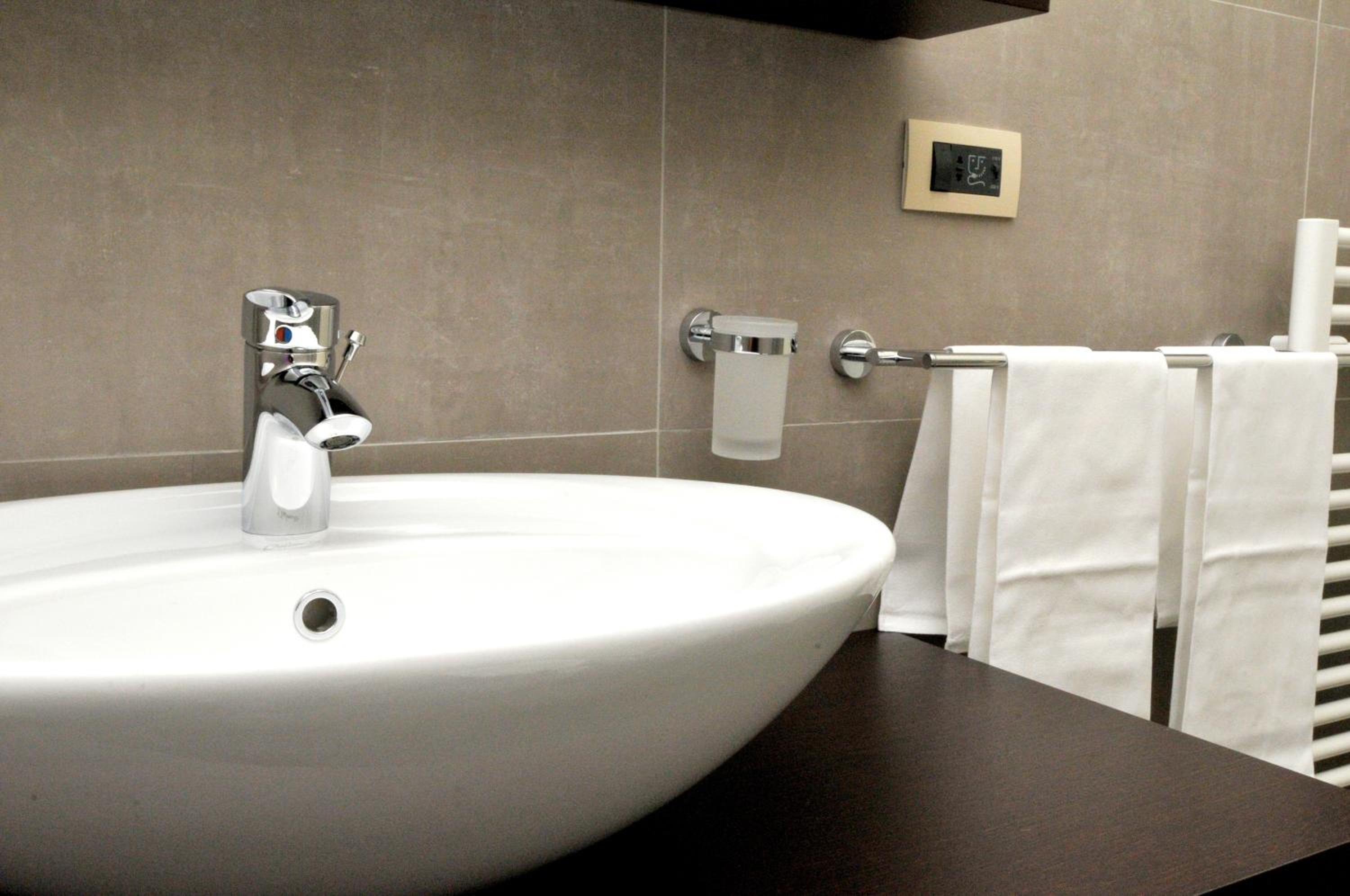 Two-Bedroom Apartment (4 Adults) - Photo 3