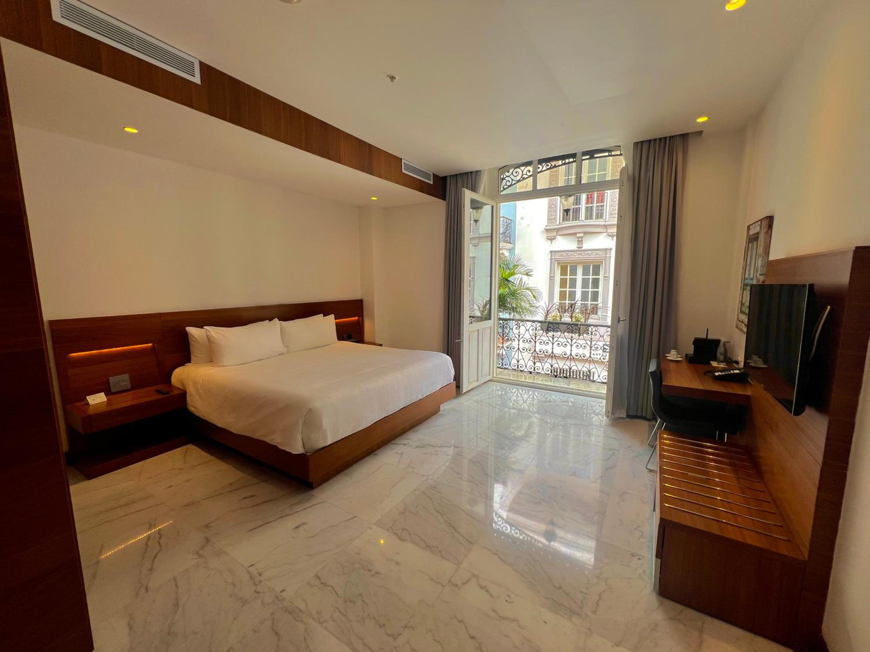 Deluxe Double Room with Balcony - Photo 1