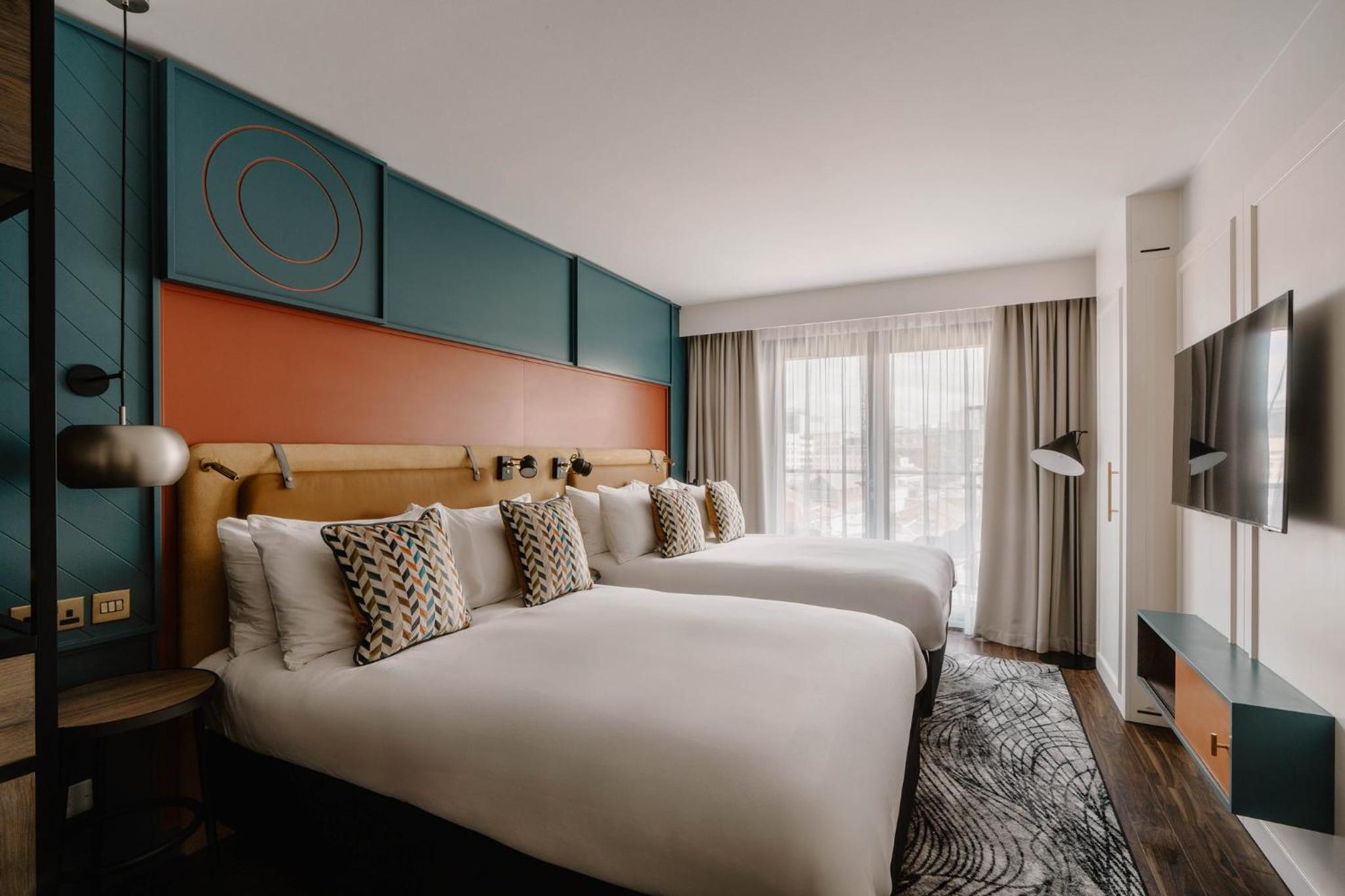 Premium Queen Room with Two Queen Beds, Balcony and City View - Top Floor - Photo 5