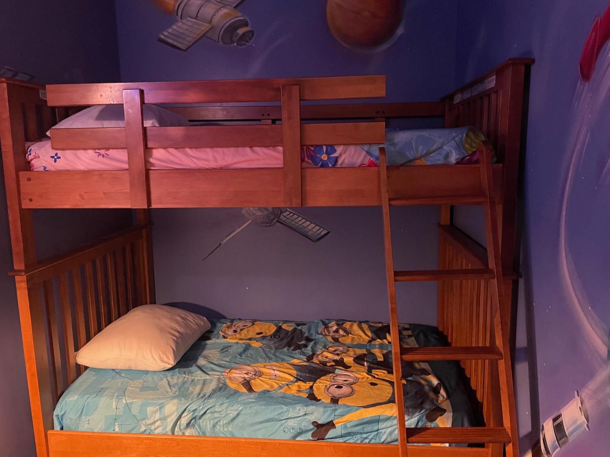 Family Suite with One Queen Bed and Bunk Bed - Photo 5