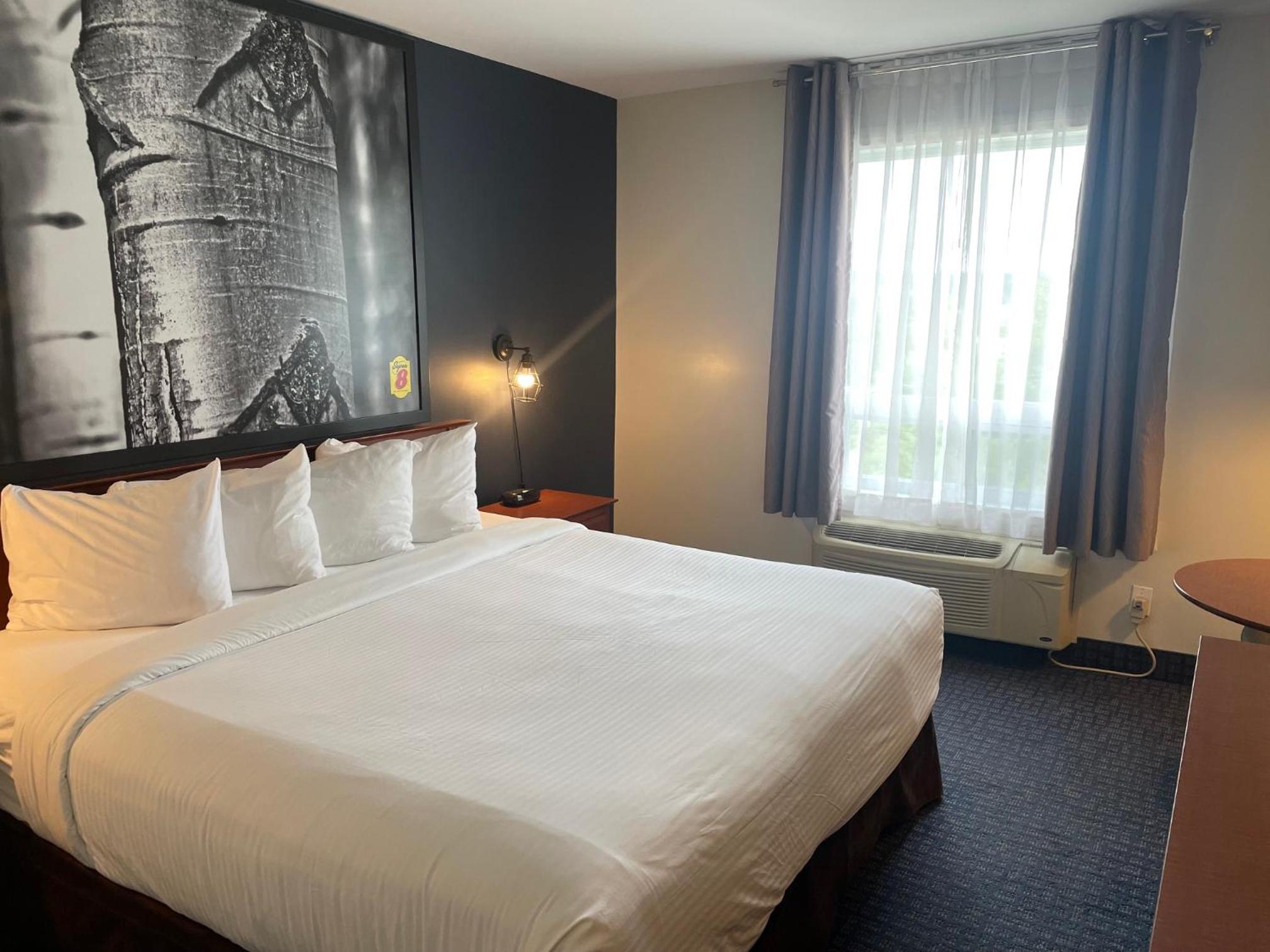 King Room - Non-Smoking - Photo 2