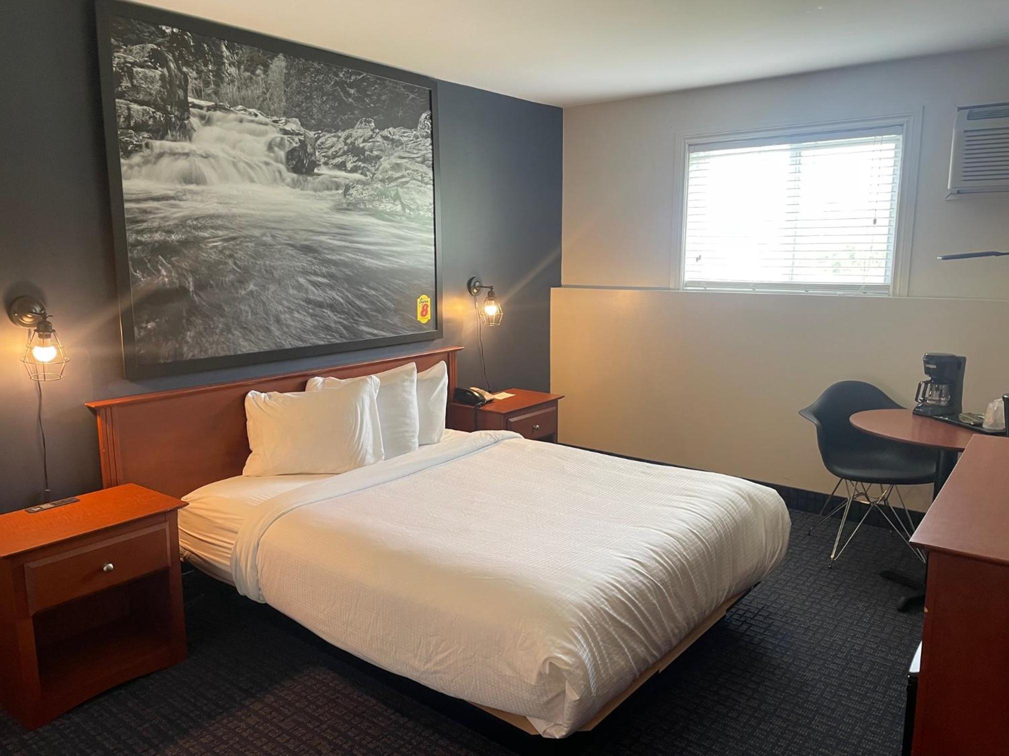 King Room - Disability Access - Non-Smoking - Photo 1
