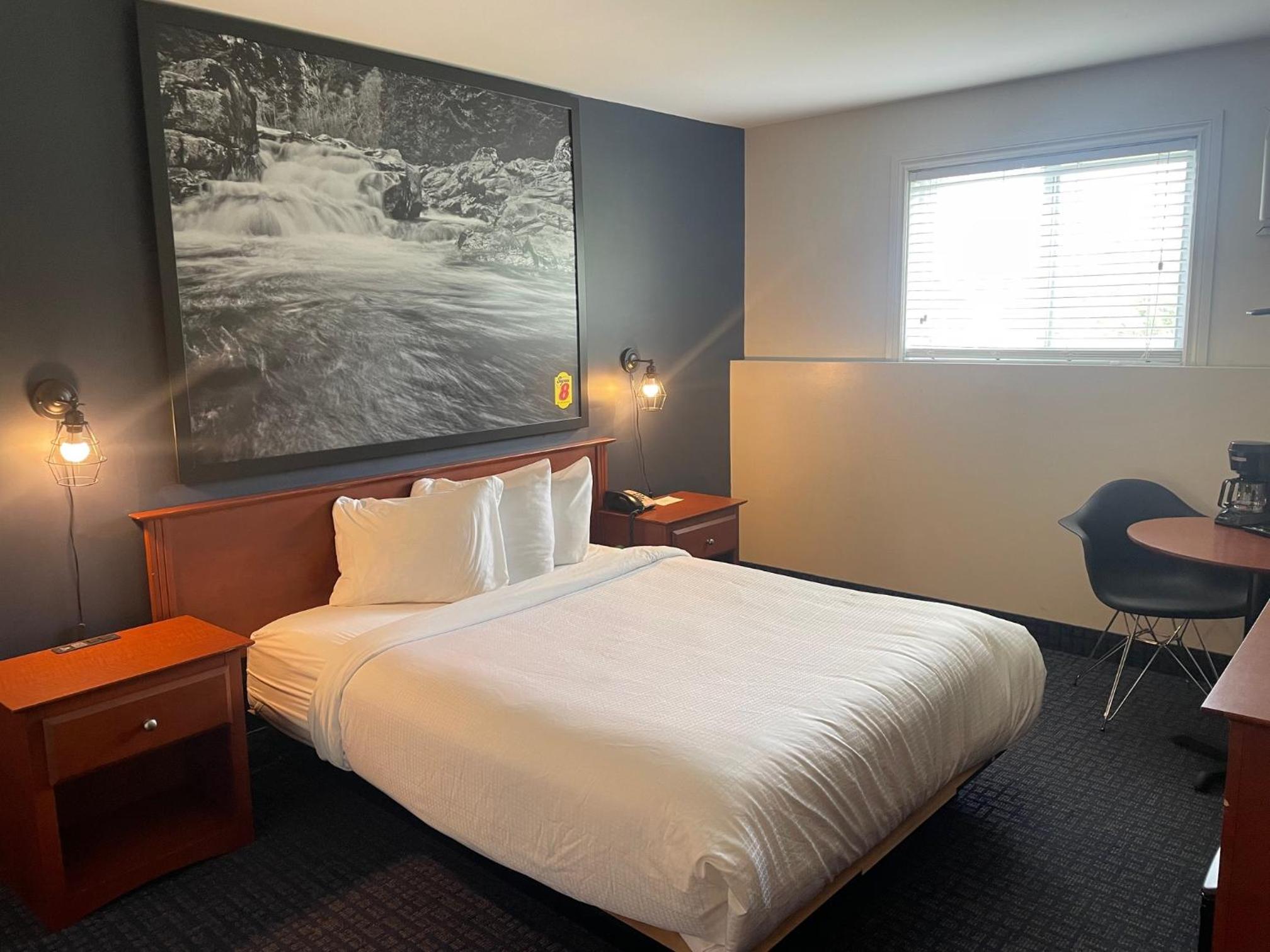 King Room - Disability Access - Non-Smoking - Photo 5