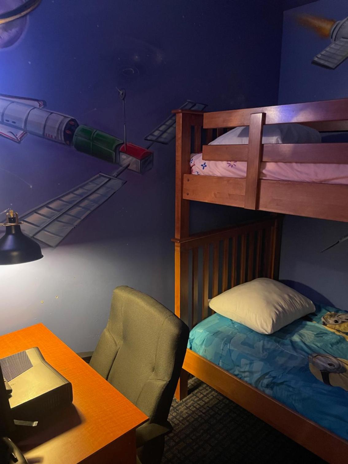 Family Suite with One Queen Bed and Bunk Bed - Photo 6