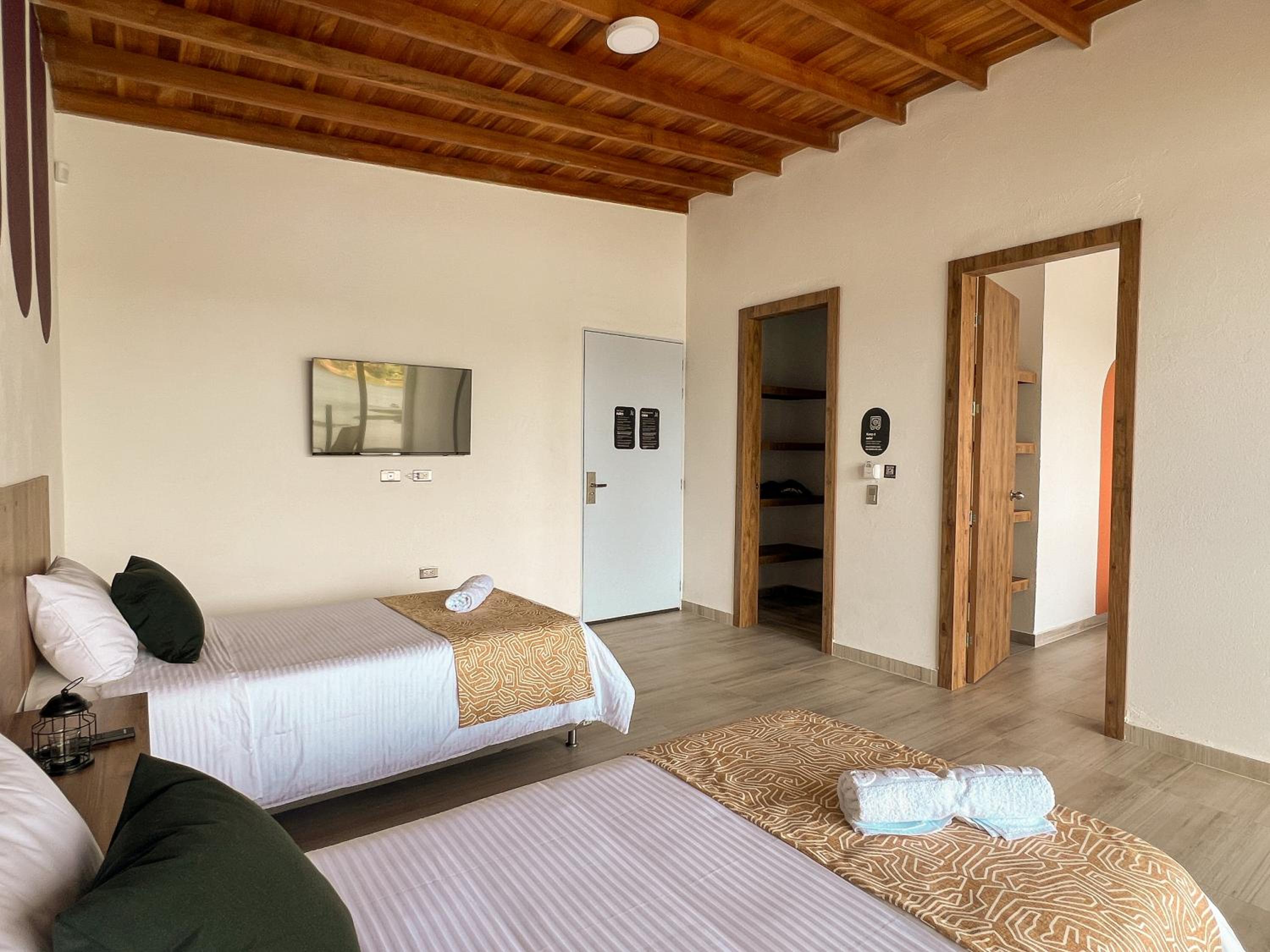 Deluxe Quadruple Room photo 2