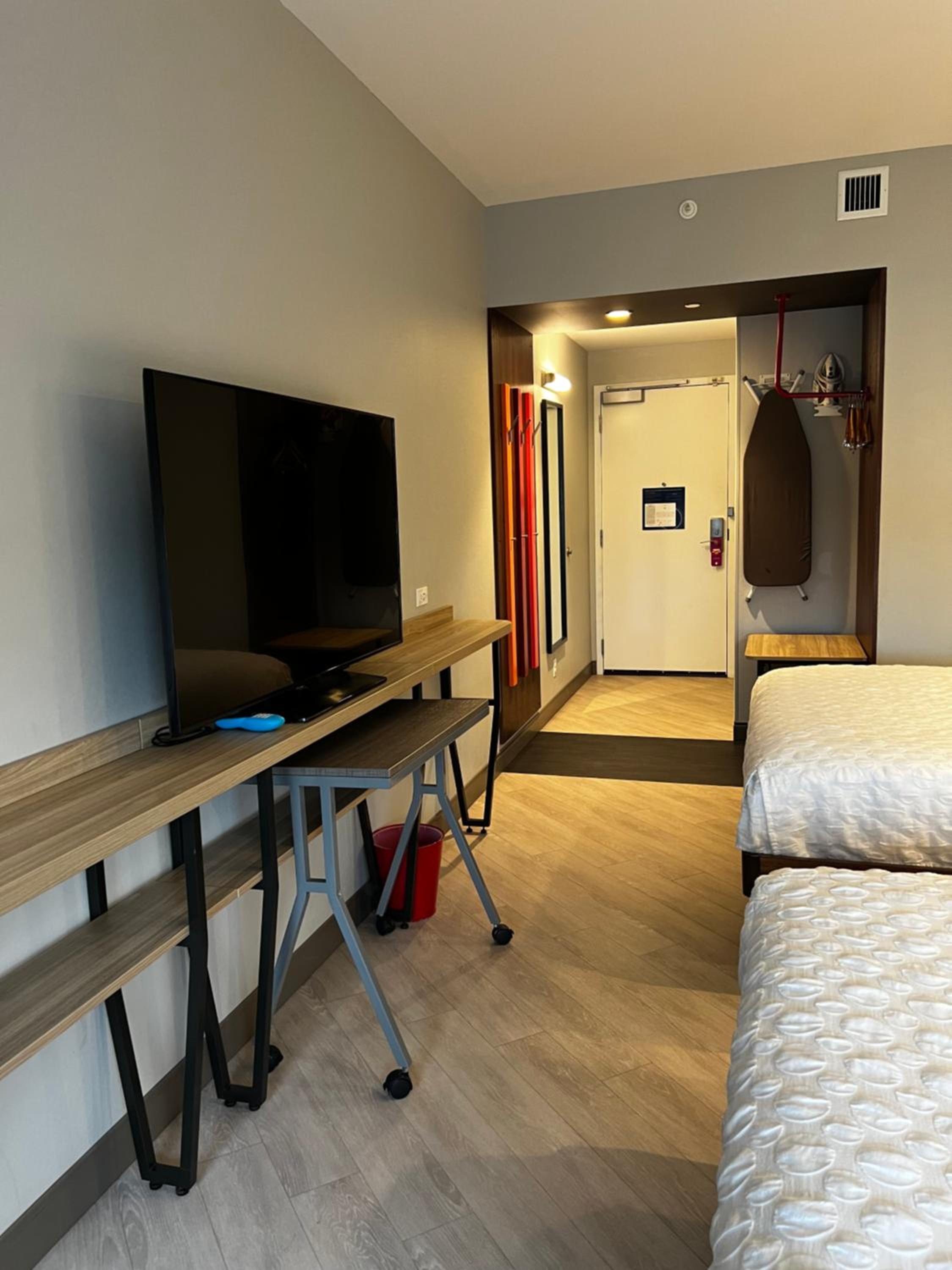 Queen Room with Two Queen Beds photo 2