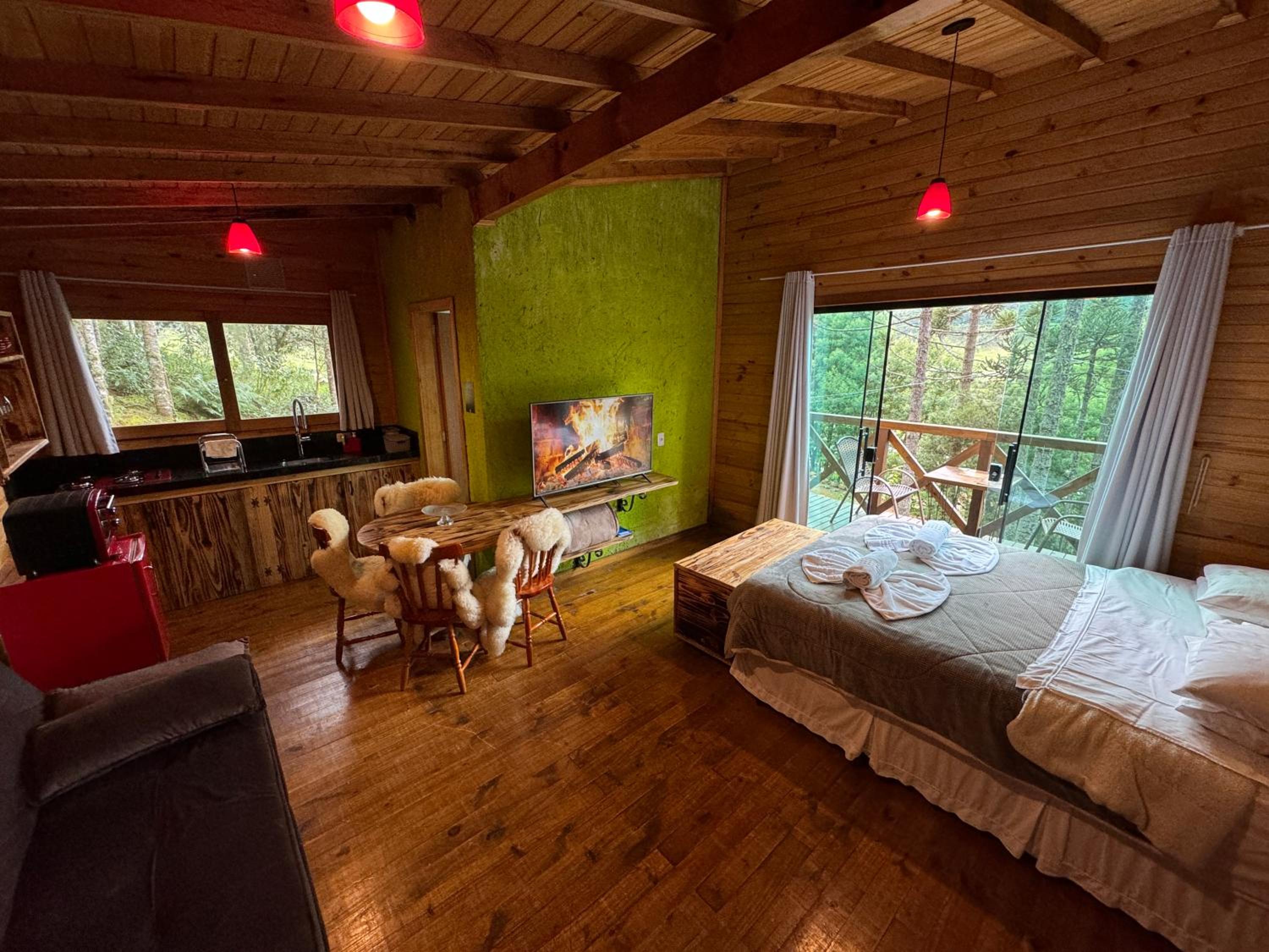 Chalet with Mountain and Lake View