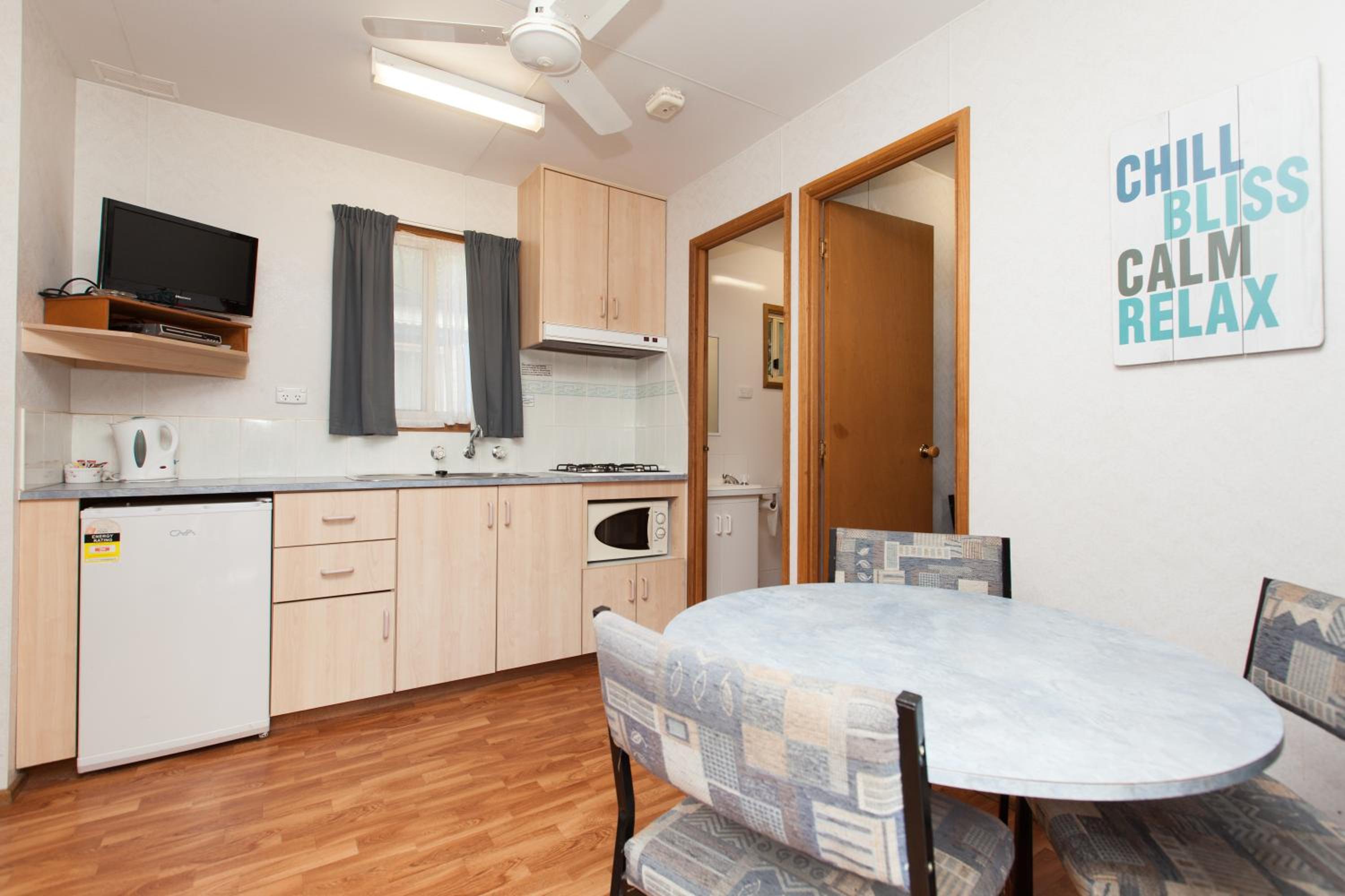 Family Cabin (2 Bedroom) photo 2