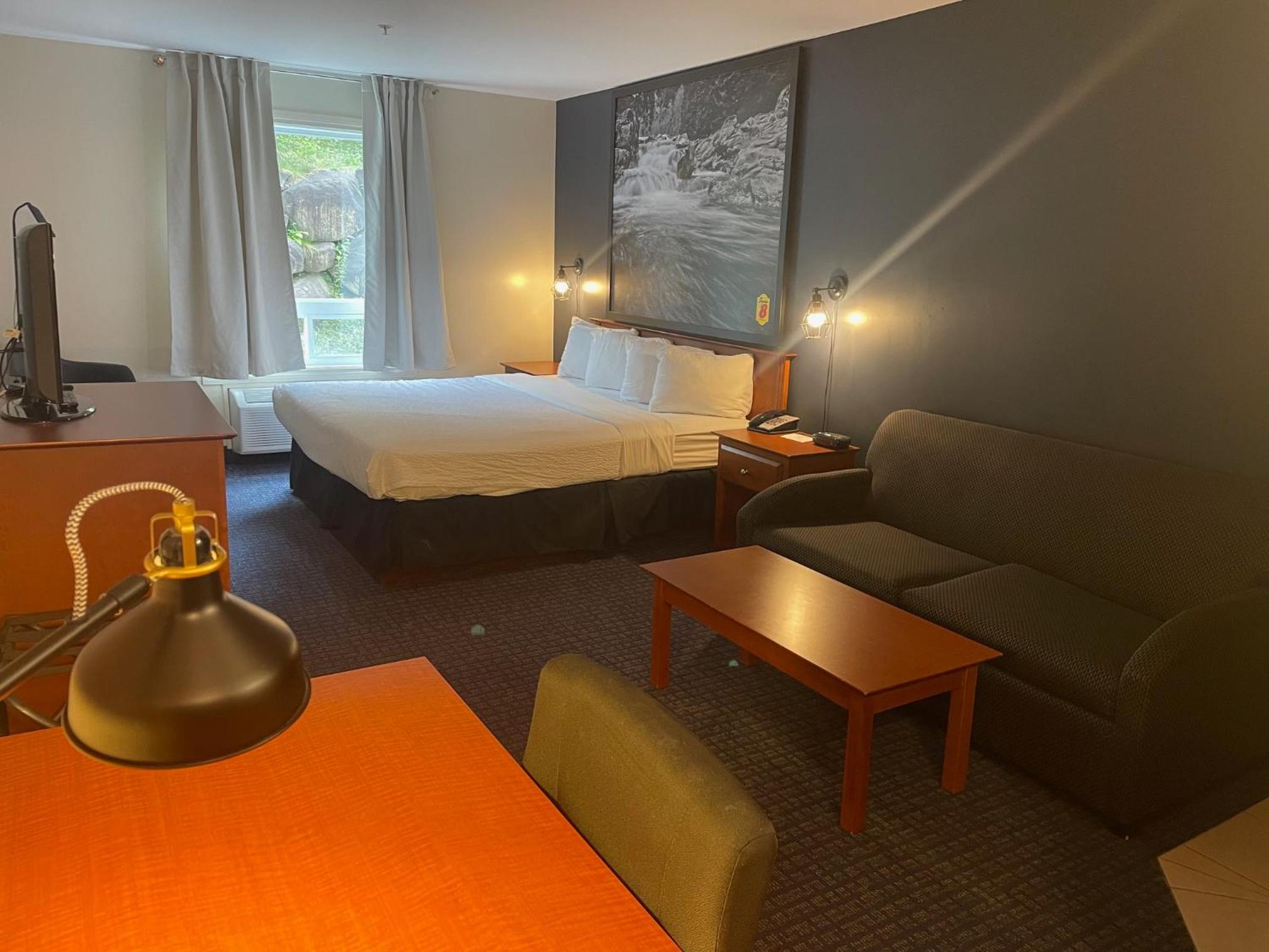 King Suite - Non-Smoking - Photo 1