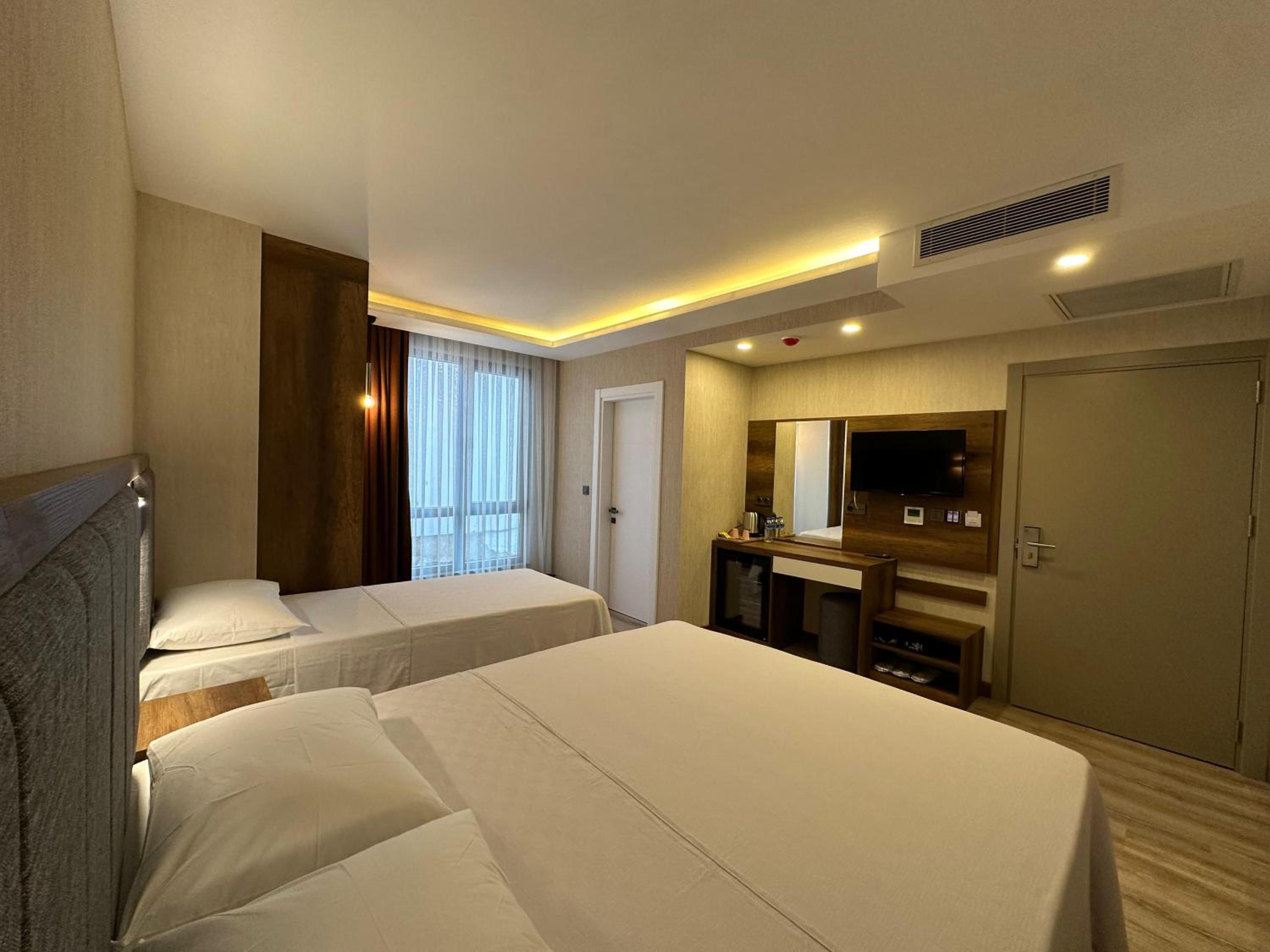 Luxury Triple Room photo 3