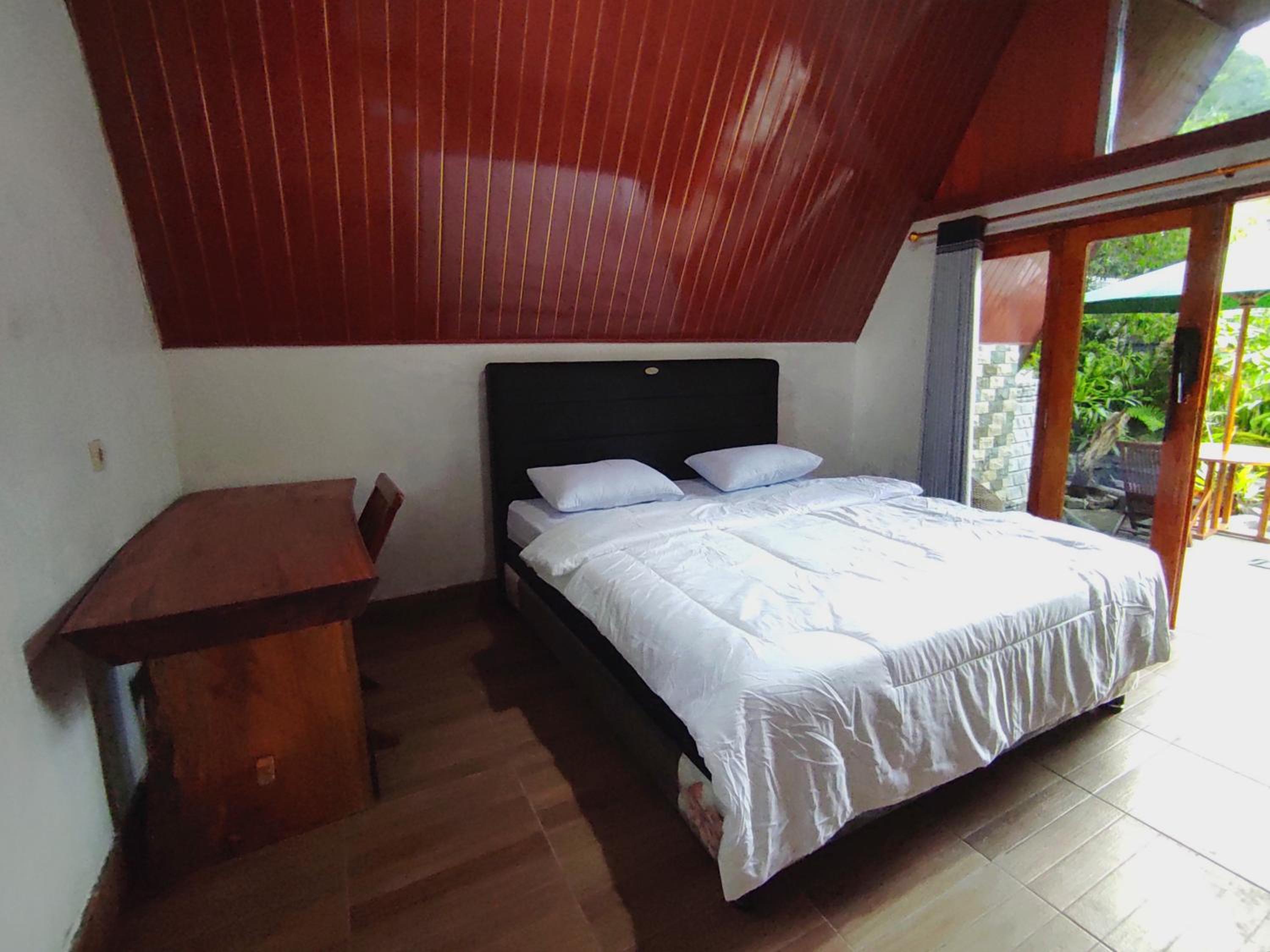 Deluxe Room (2 Adults + 1 Child)
